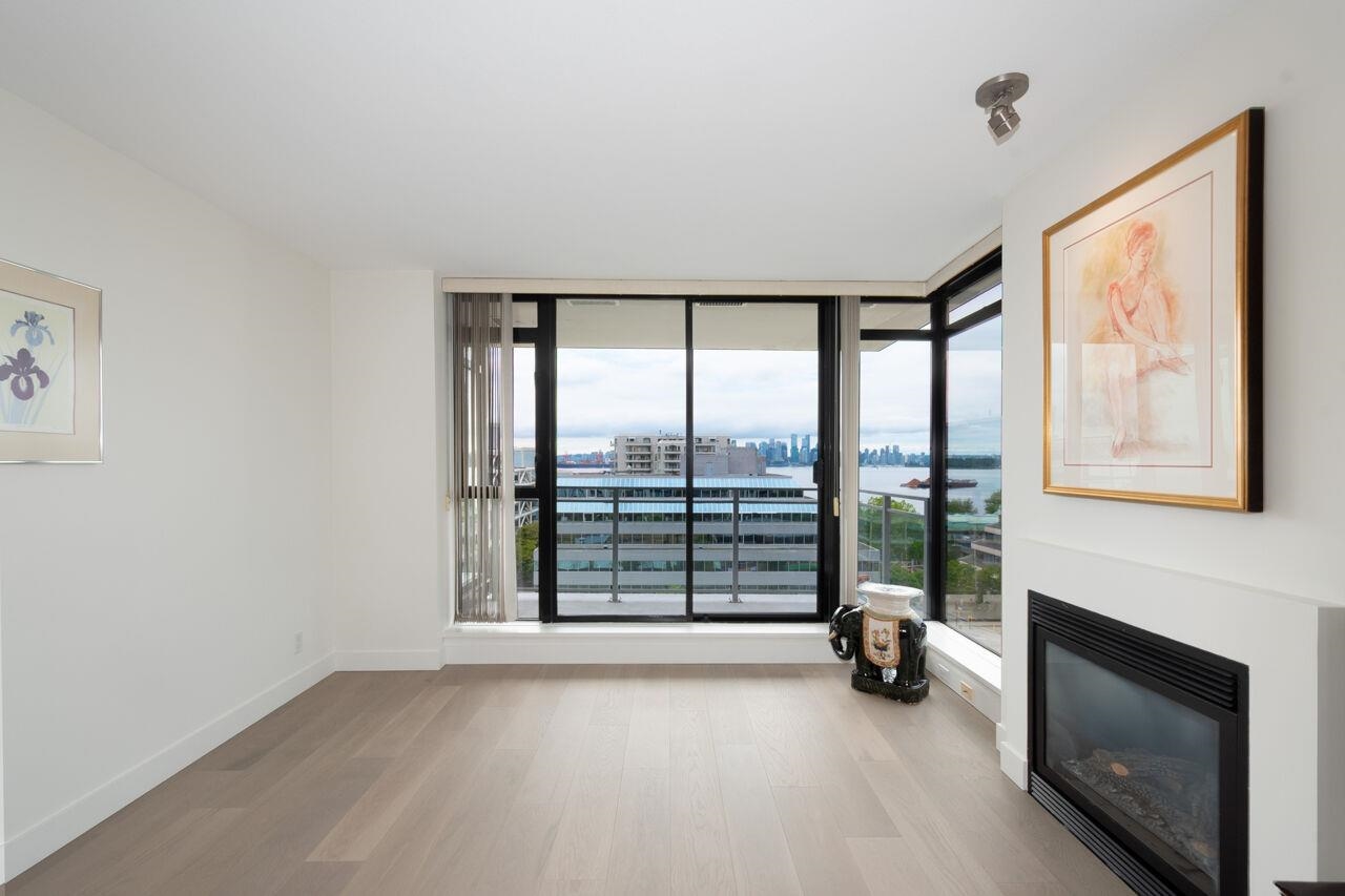 712 175 W 1ST STREET Unit: 712