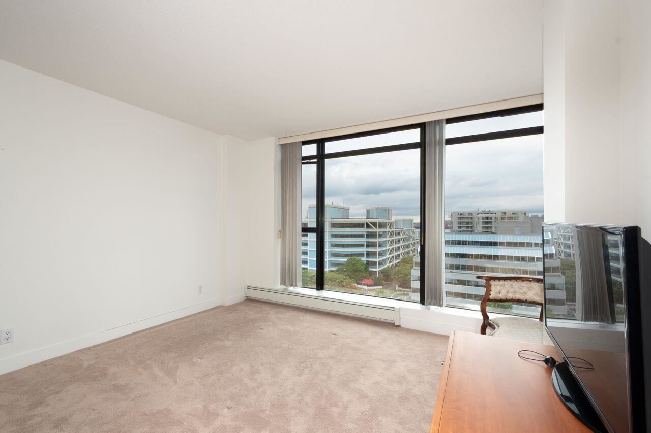 712 175 W 1ST STREET Unit: 712