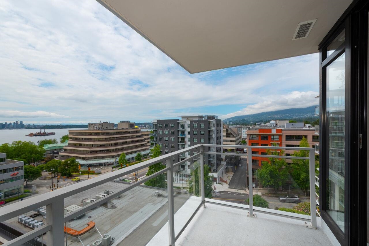 712 175 W 1ST STREET Unit: 712