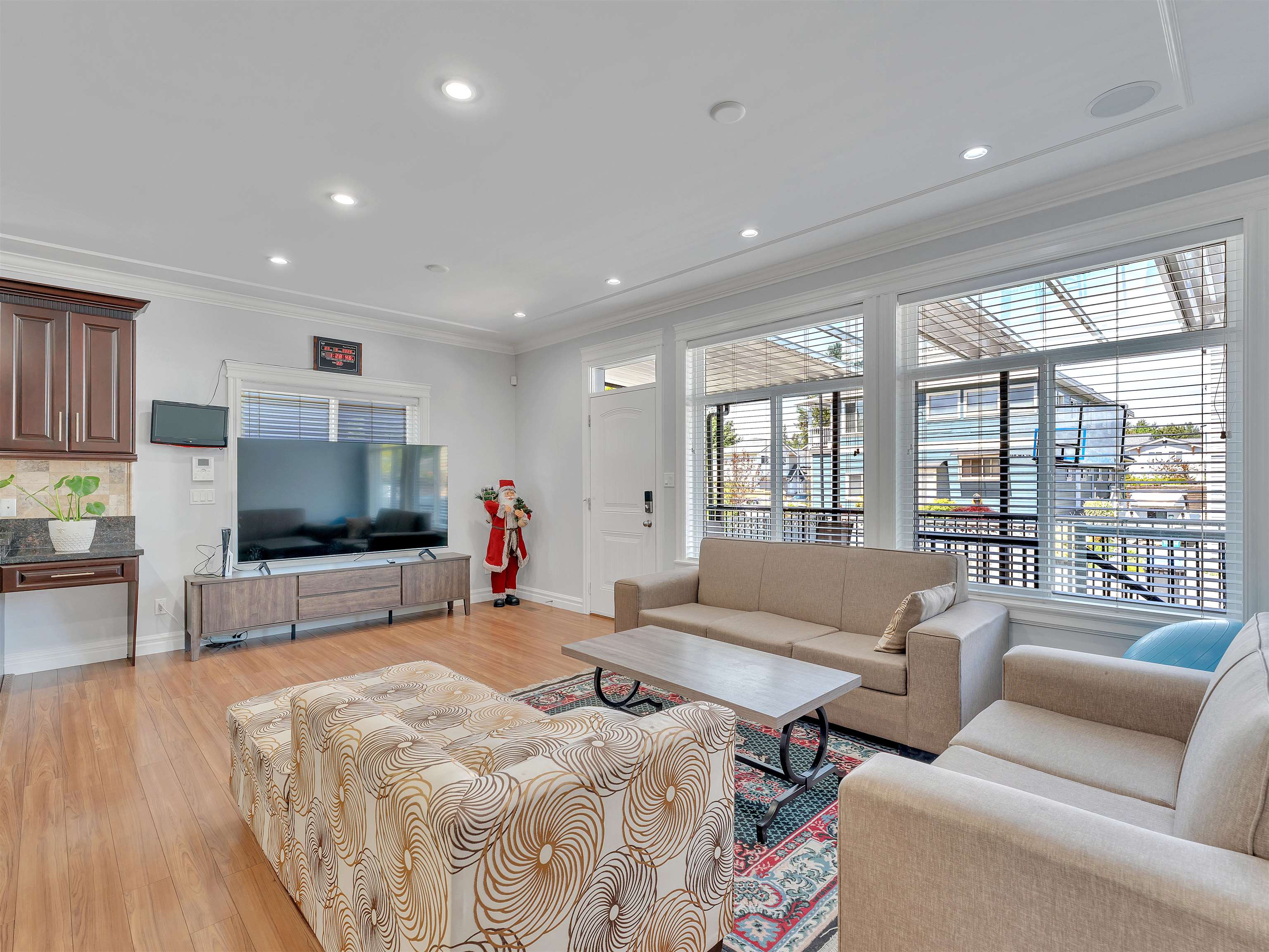 1809 MAMQUAM ROAD