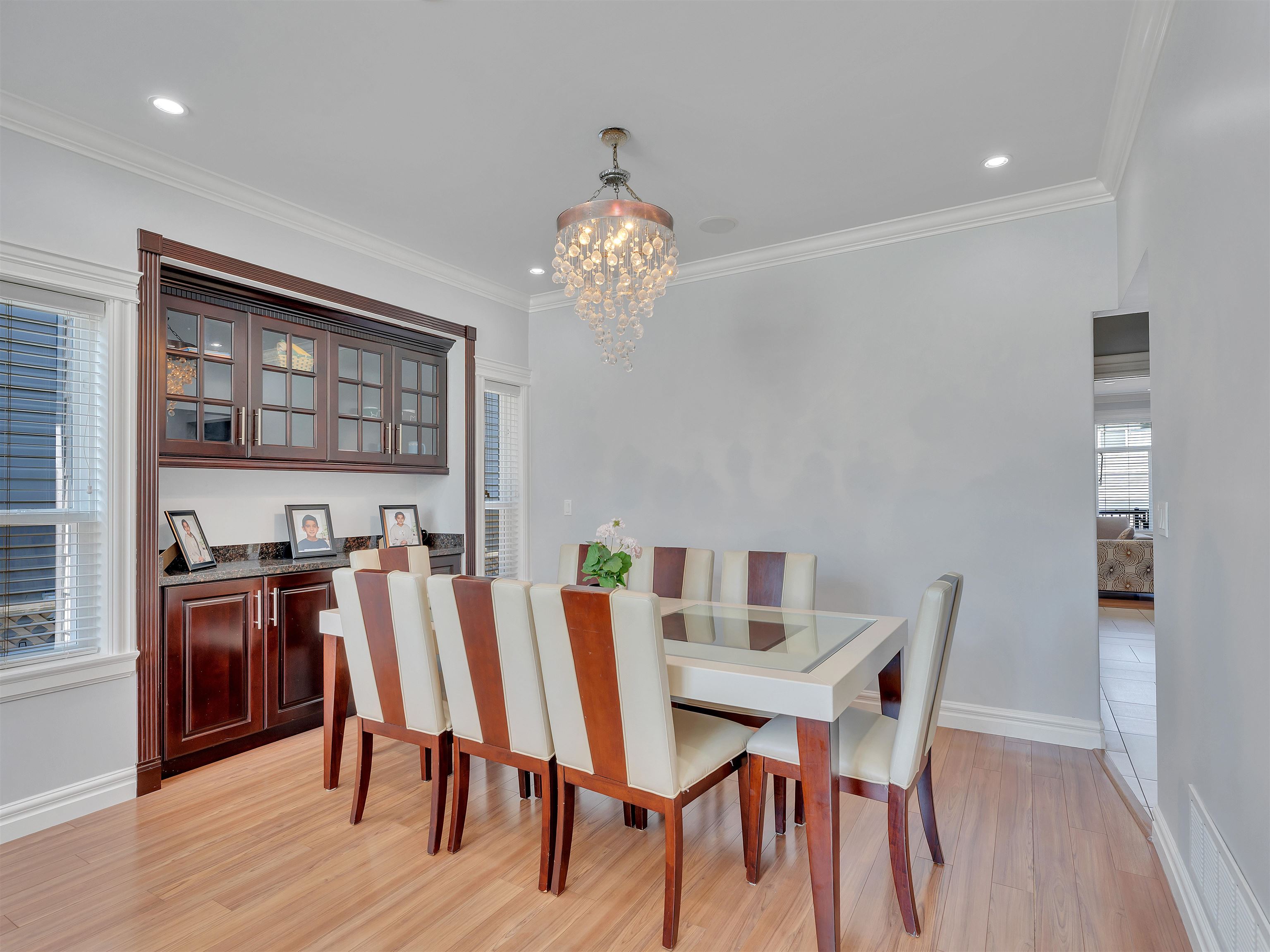 1809 MAMQUAM ROAD