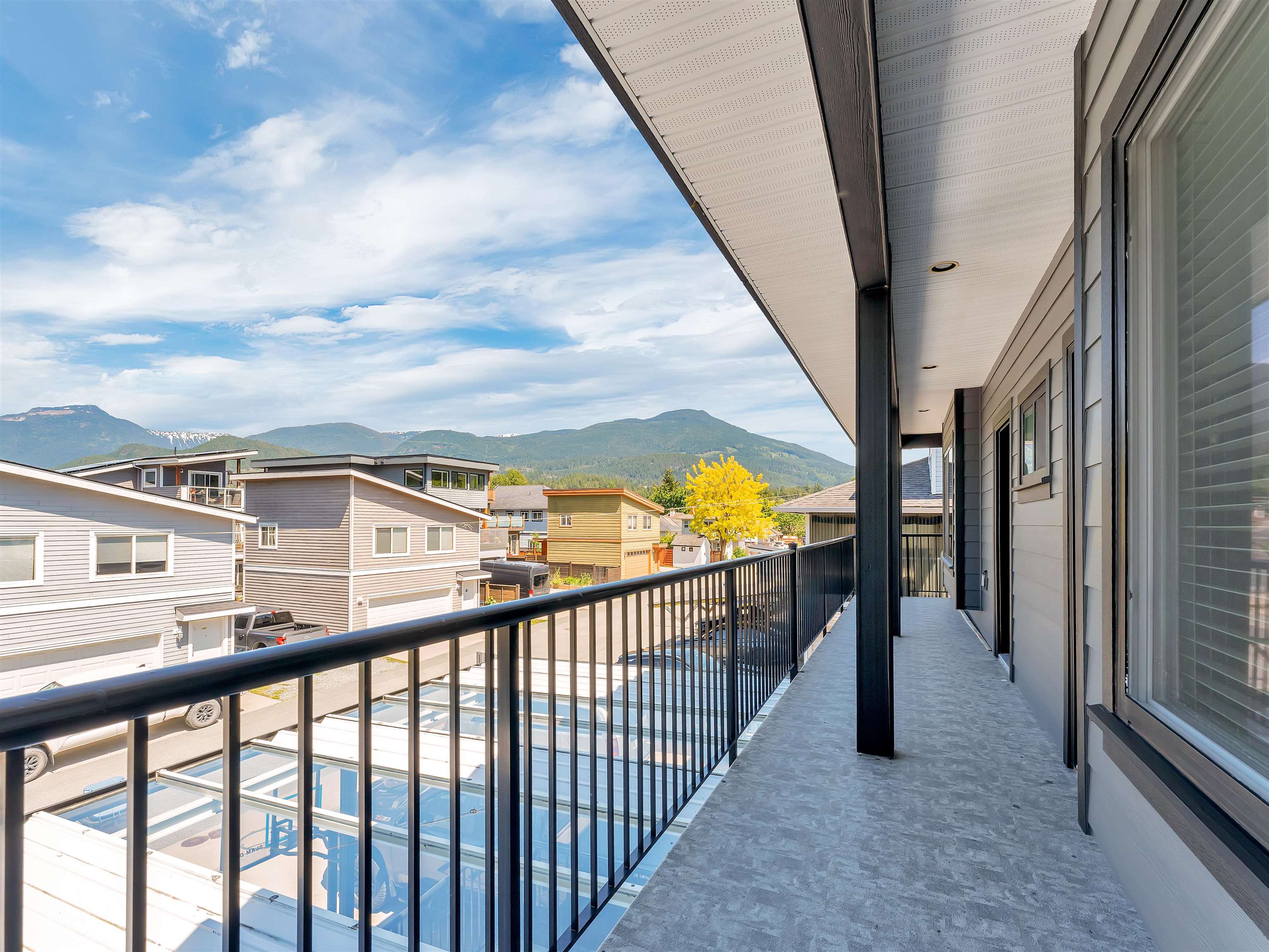 1809 MAMQUAM ROAD