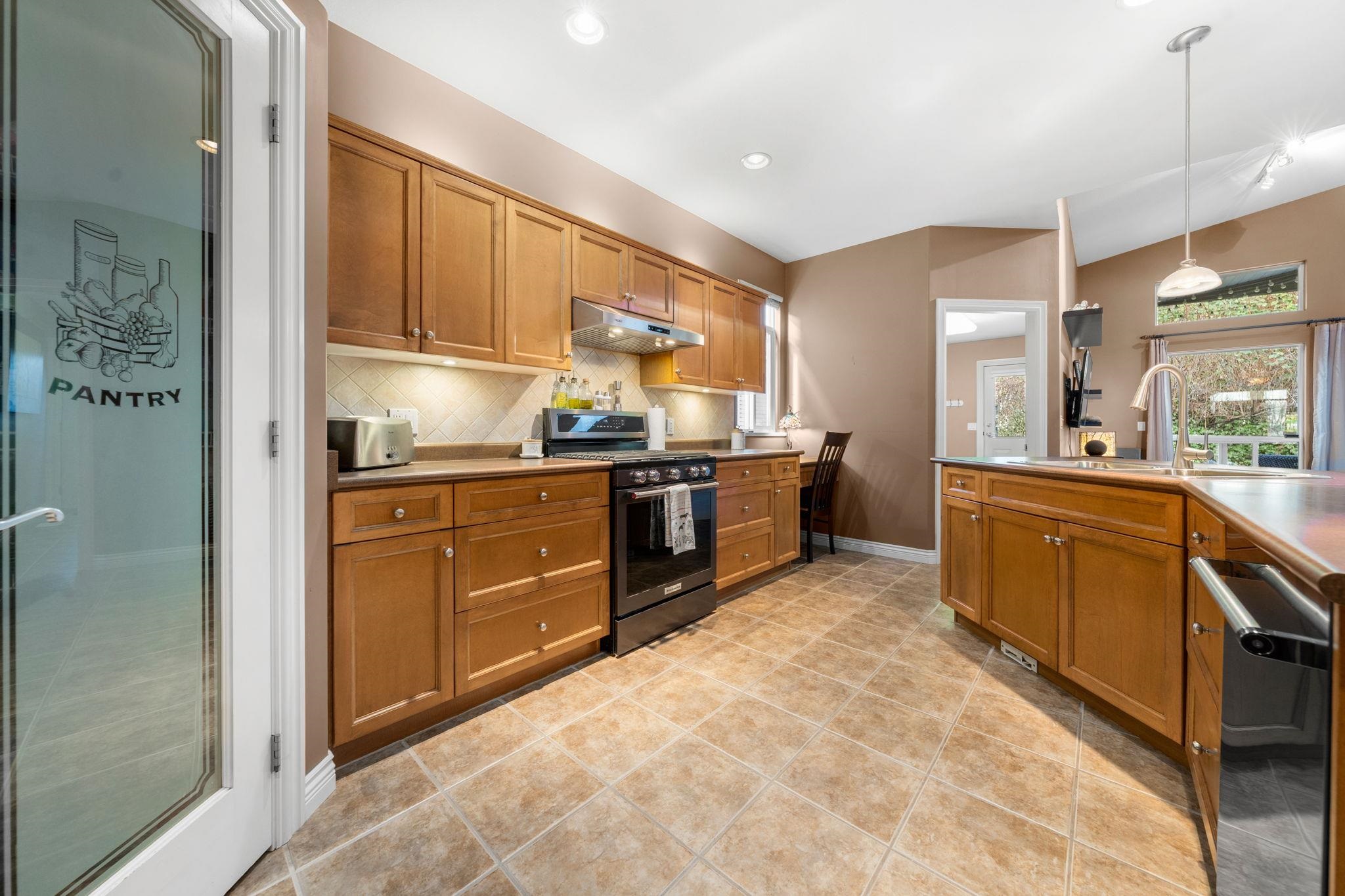 6 11442 BEST STREET