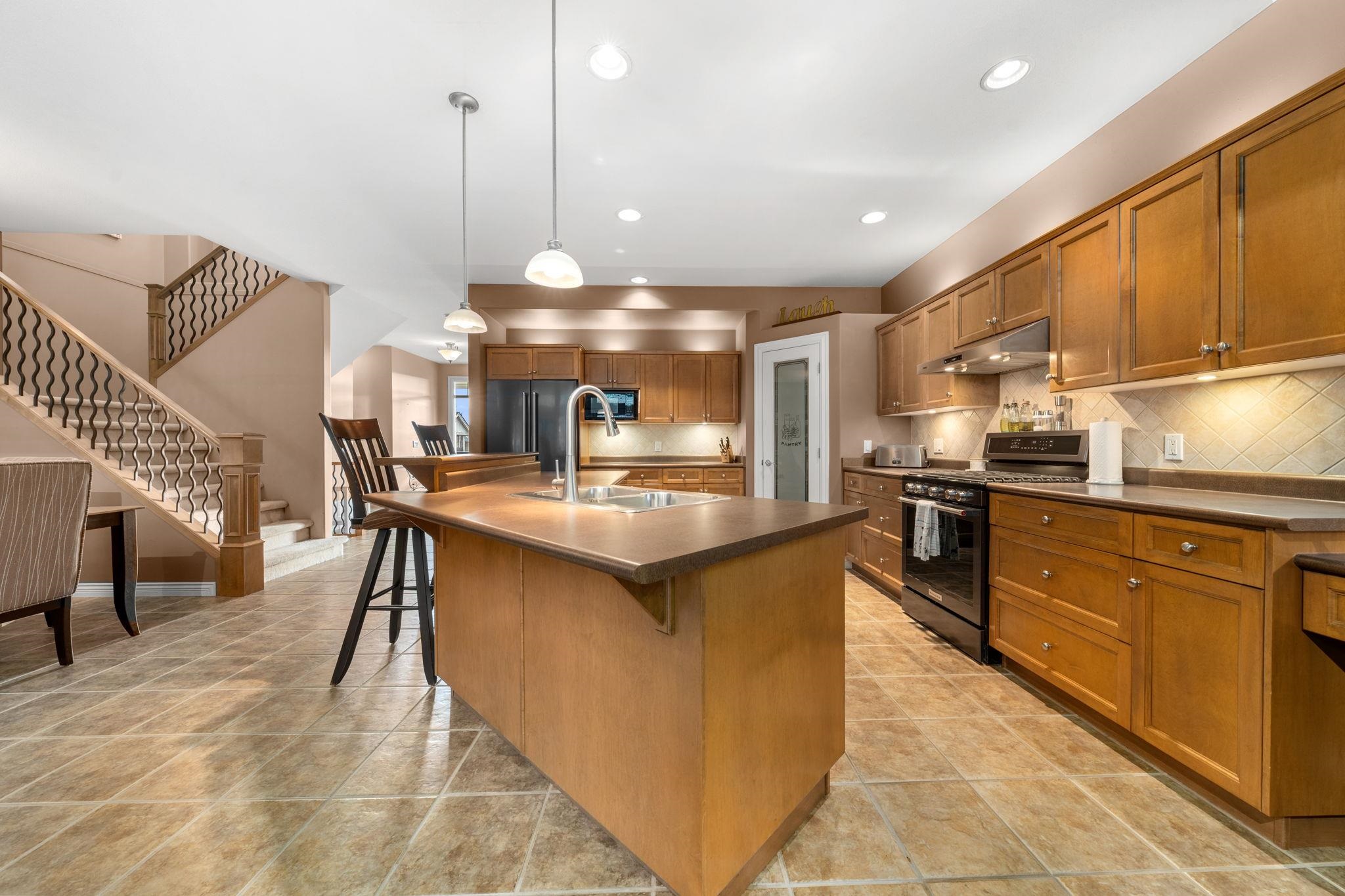 6 11442 BEST STREET