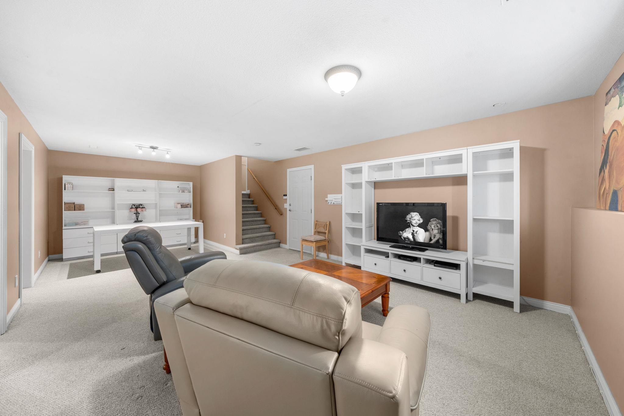 6 11442 BEST STREET