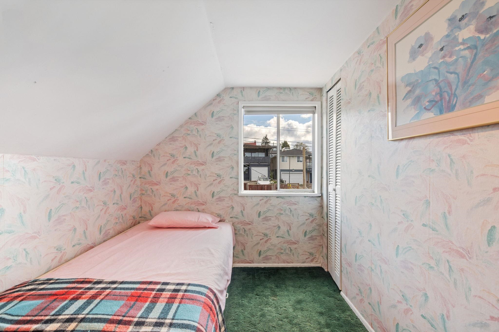16 N HYTHE AVENUE