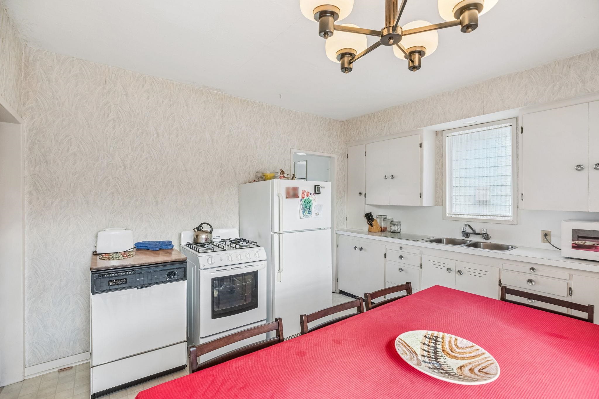 16 N HYTHE AVENUE