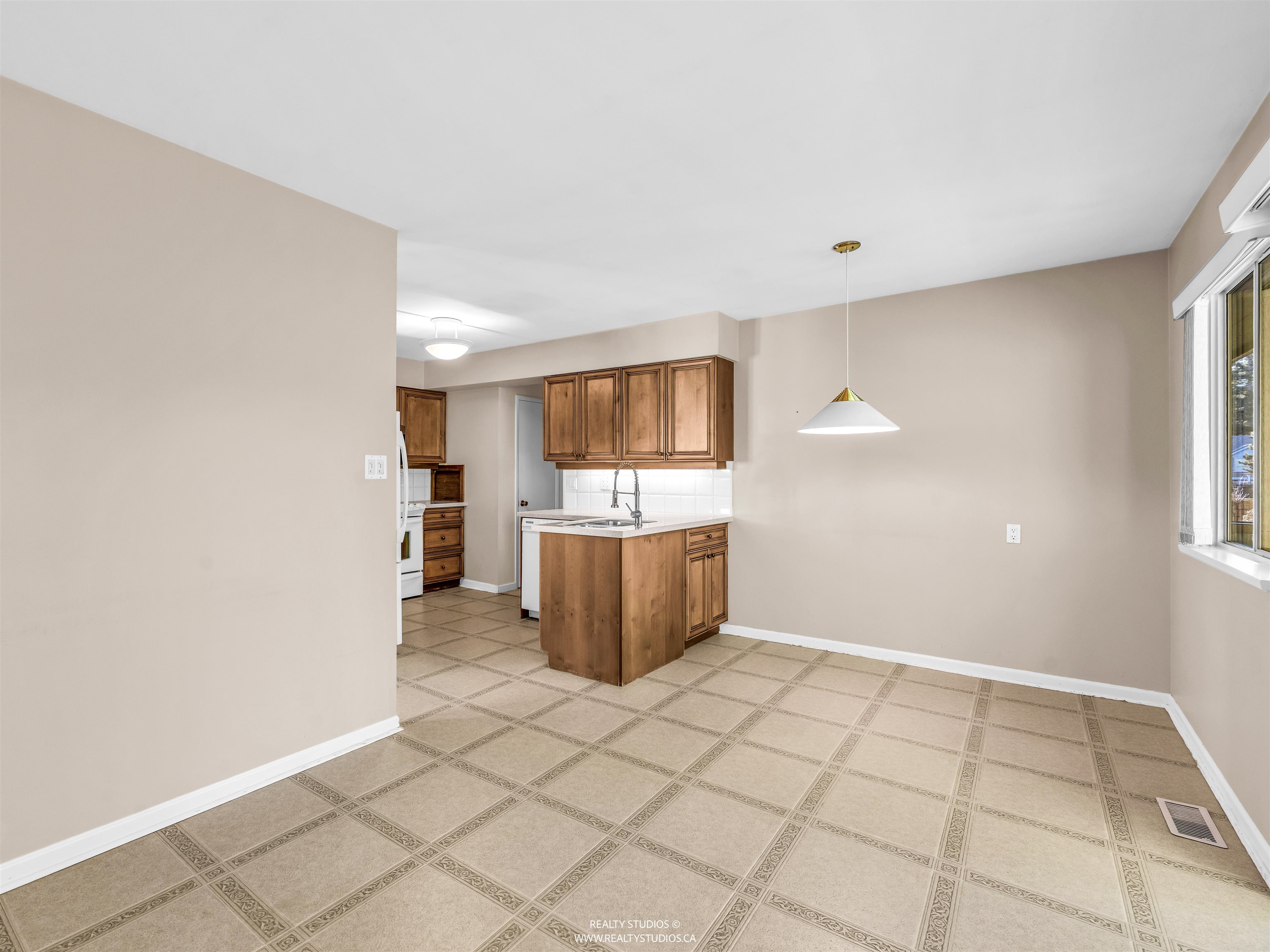 1110 LODGE ROAD