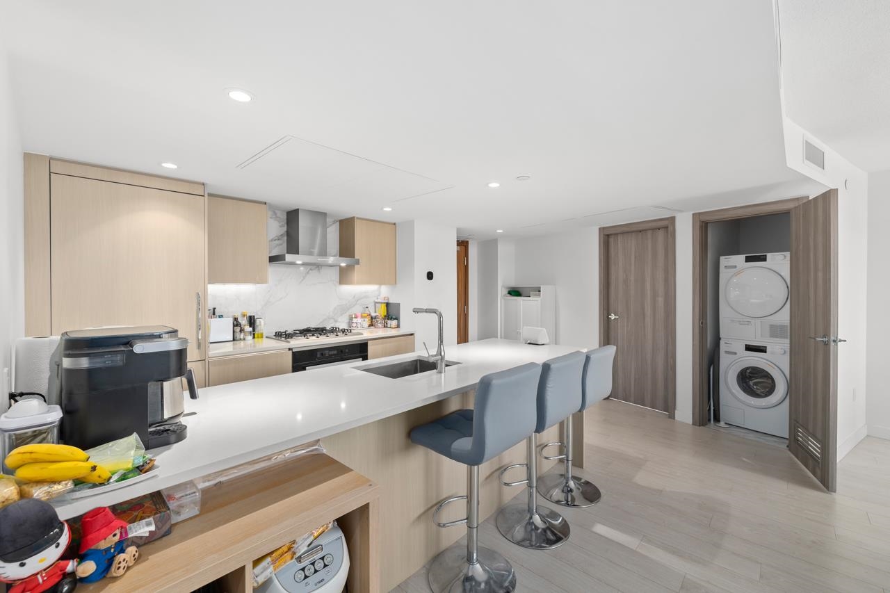 1281 8608 HAZELBRIDGE WAY