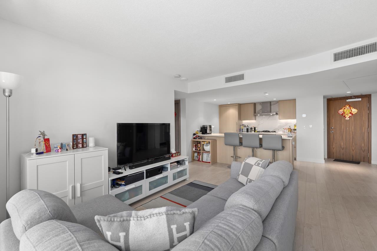 1281 8608 HAZELBRIDGE WAY