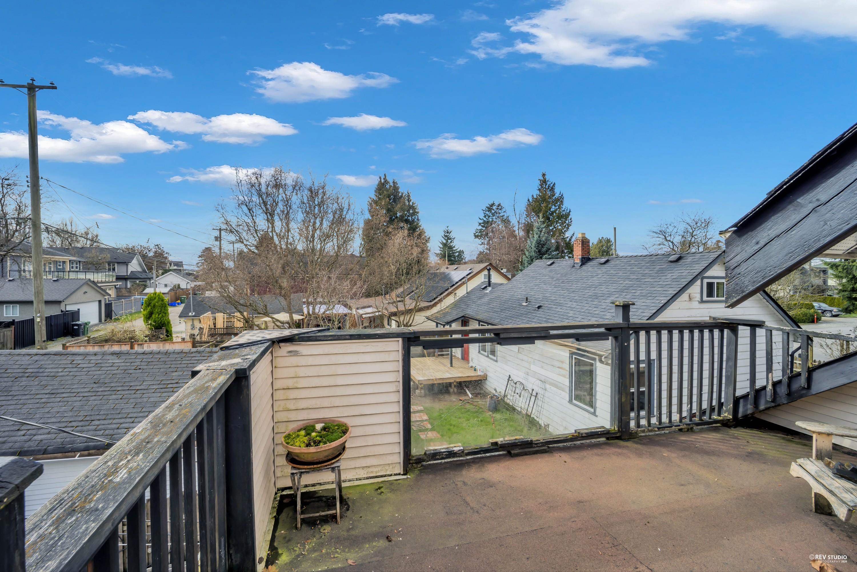2240 DOUGLAS CRESCENT