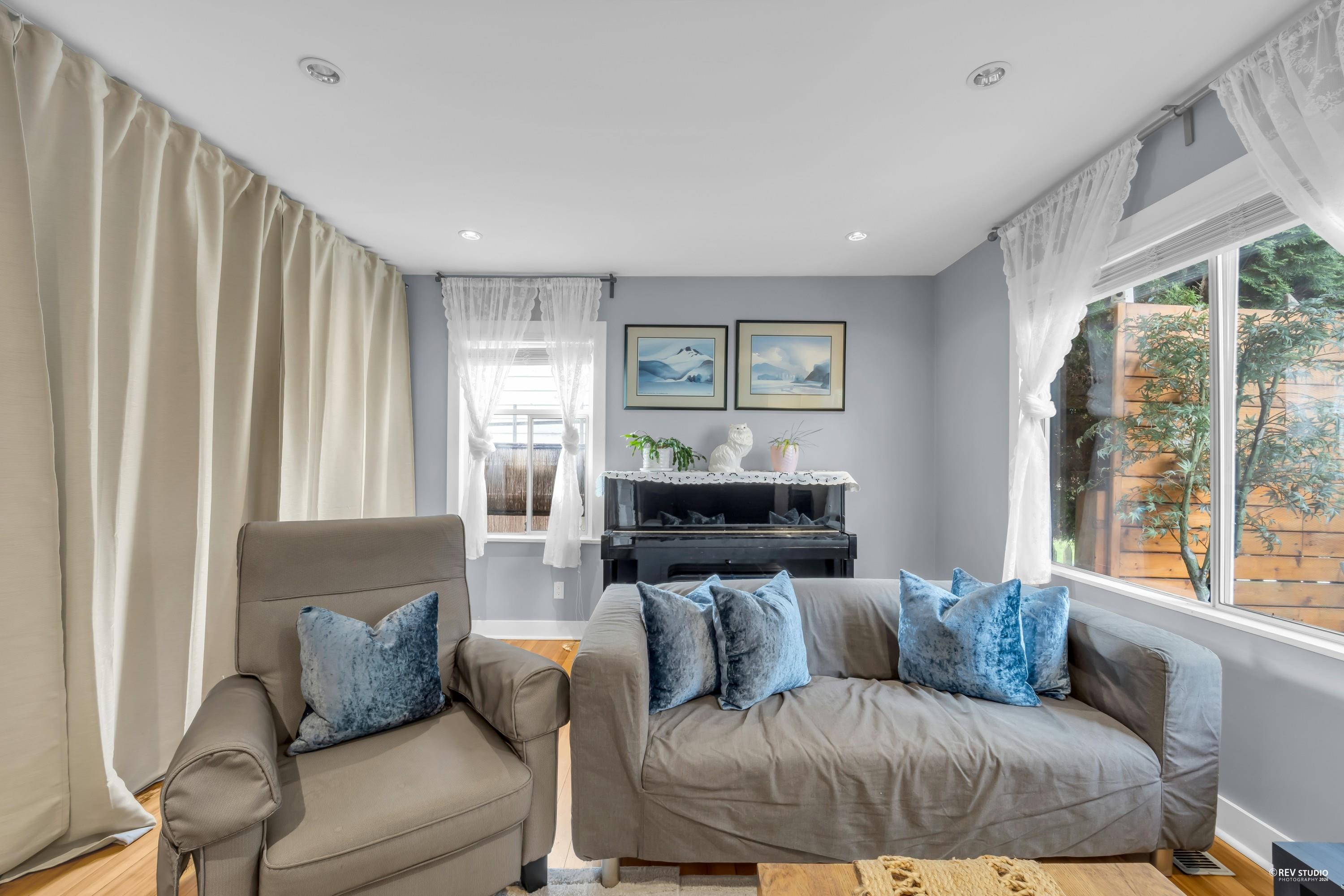 2240 DOUGLAS CRESCENT