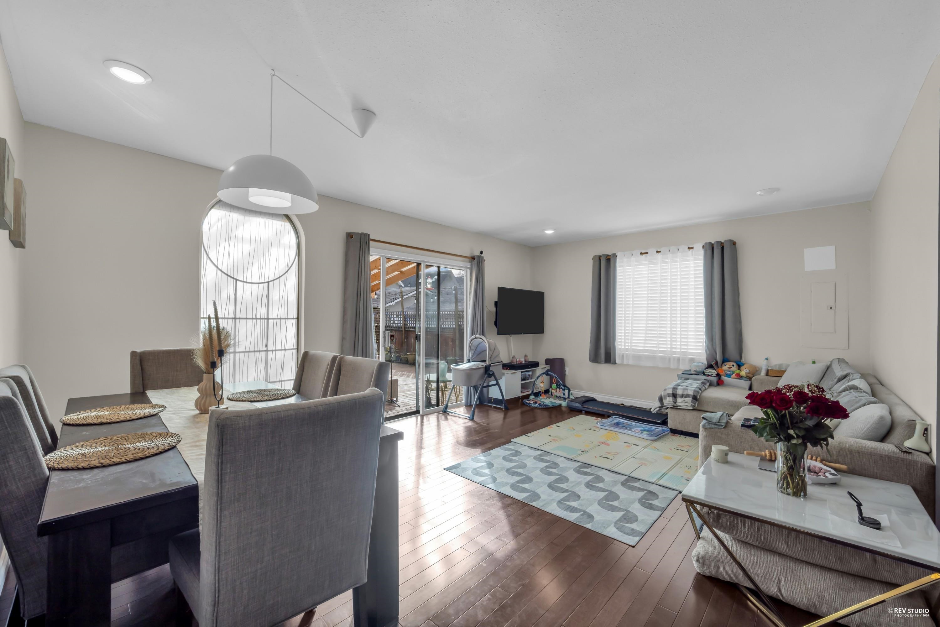 2240 DOUGLAS CRESCENT