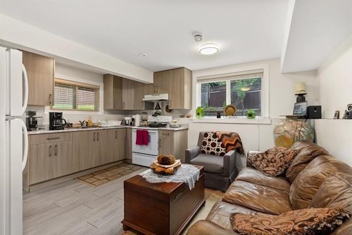 15077 86B AVENUE