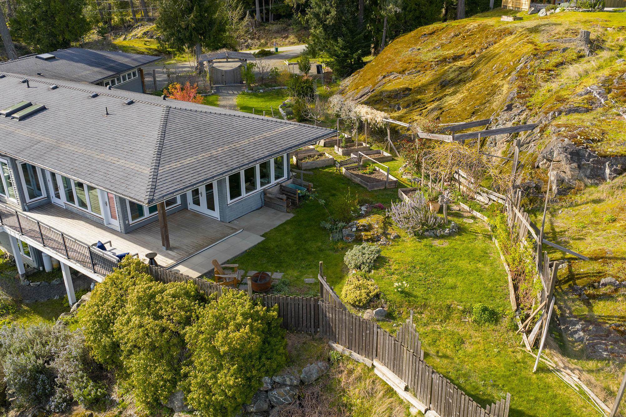 889 COWAN POINT DRIVE