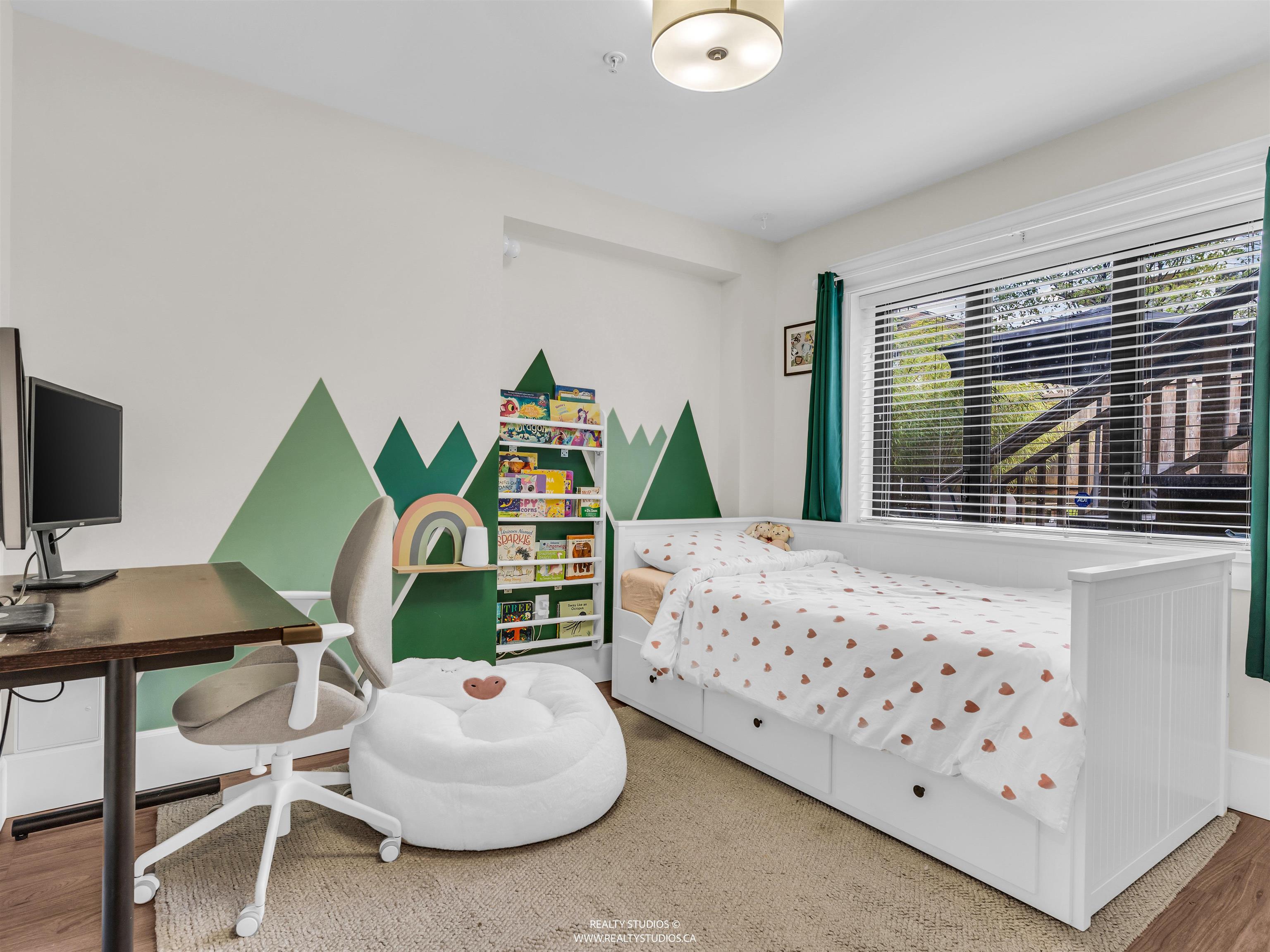 436 LAKEWOOD DRIVE