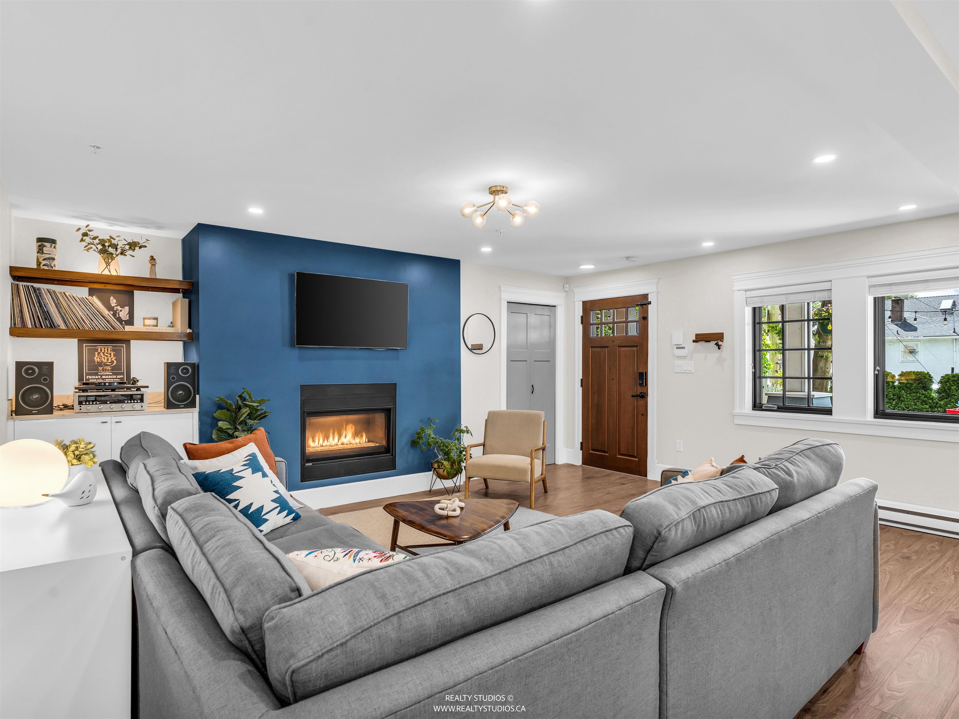 436 LAKEWOOD DRIVE