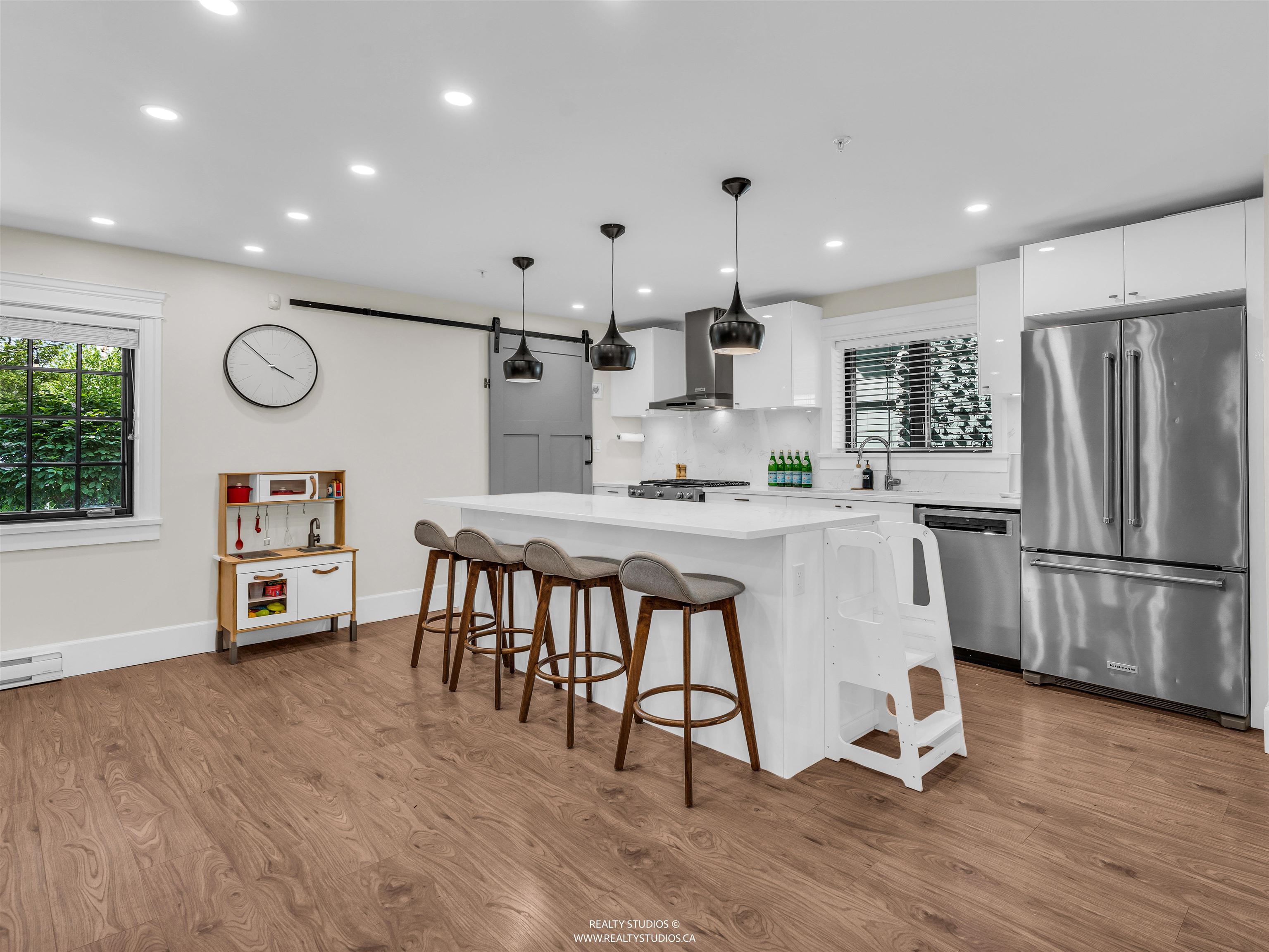436 LAKEWOOD DRIVE