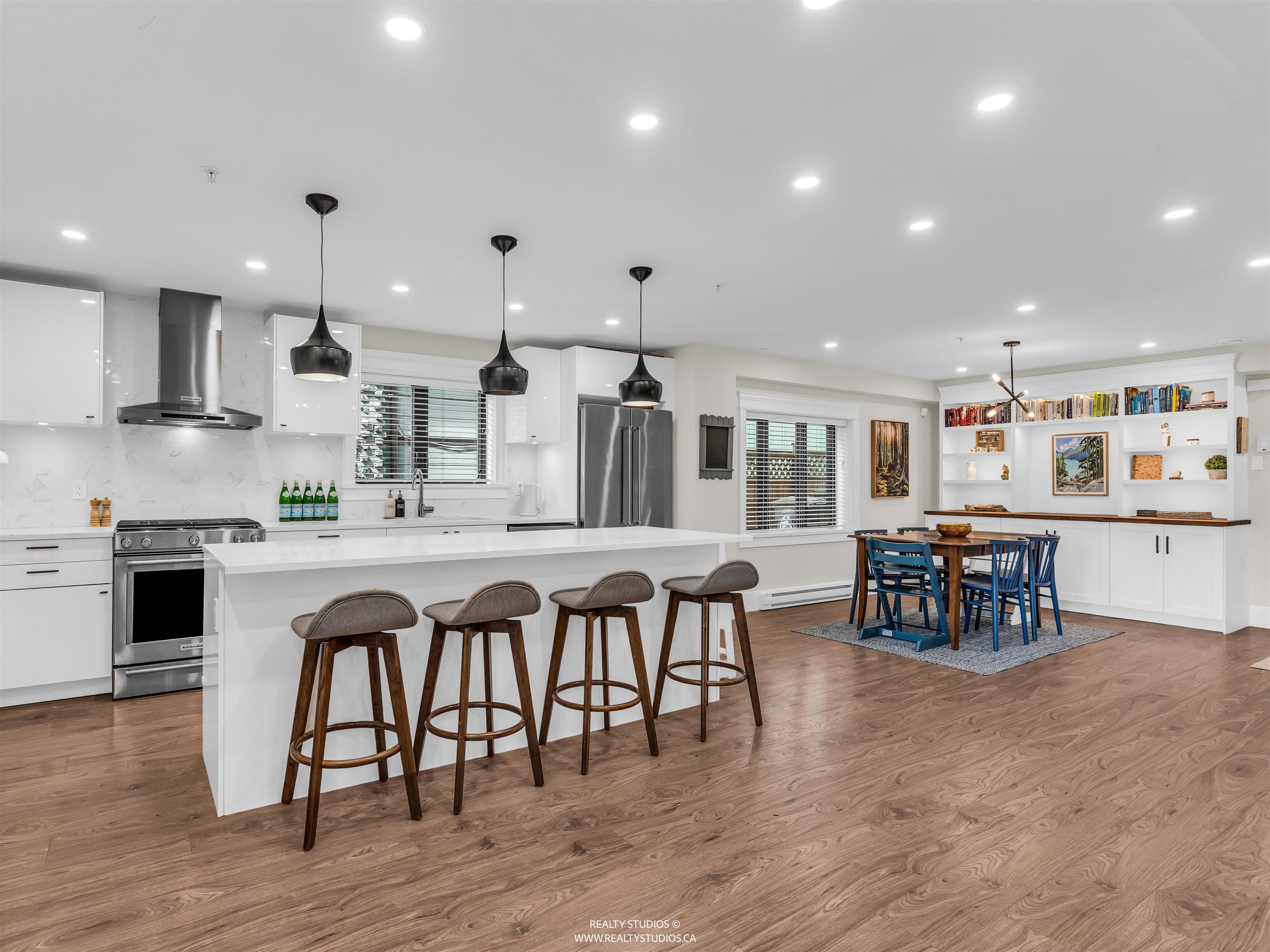 436 LAKEWOOD DRIVE