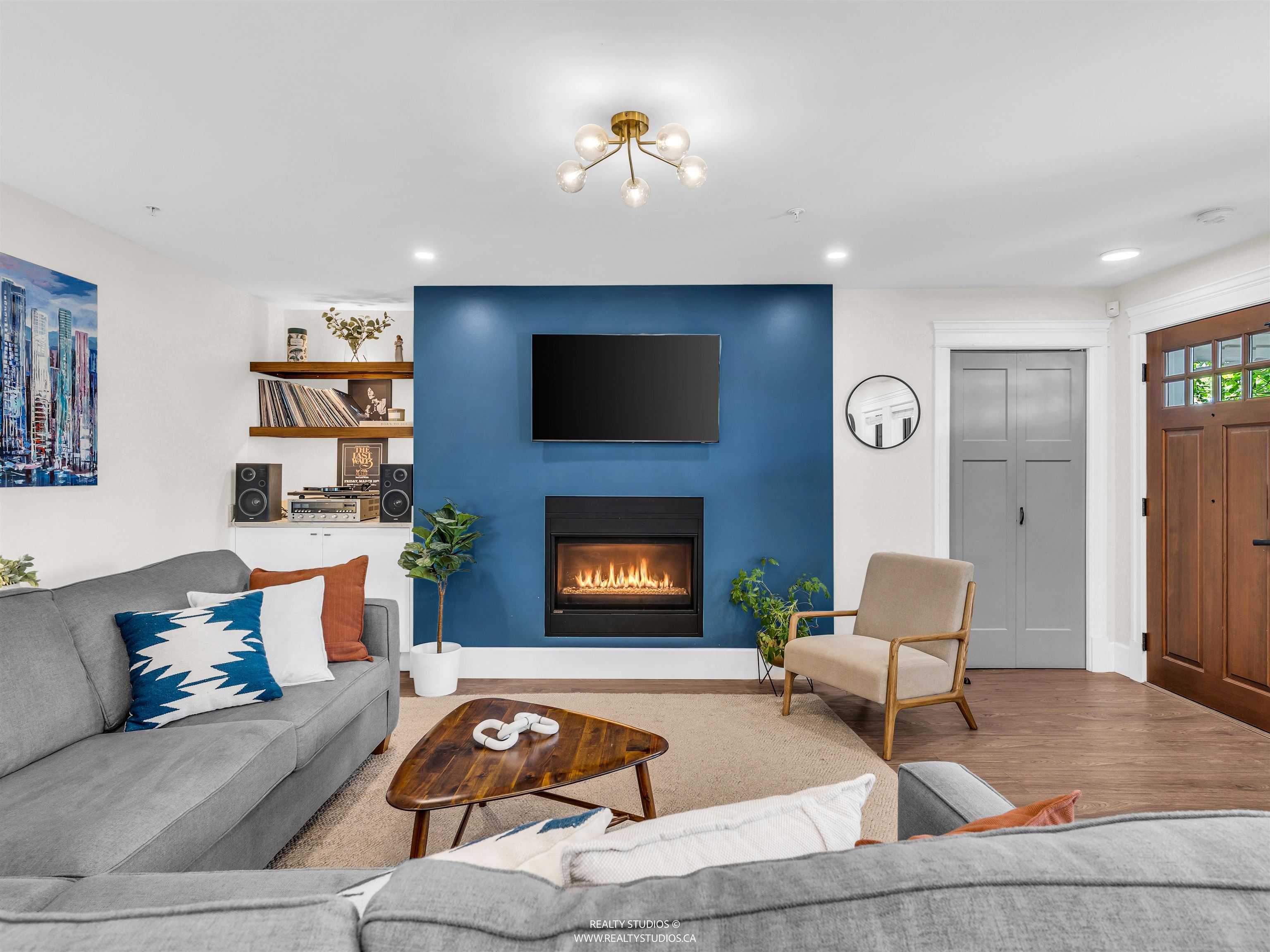436 LAKEWOOD DRIVE