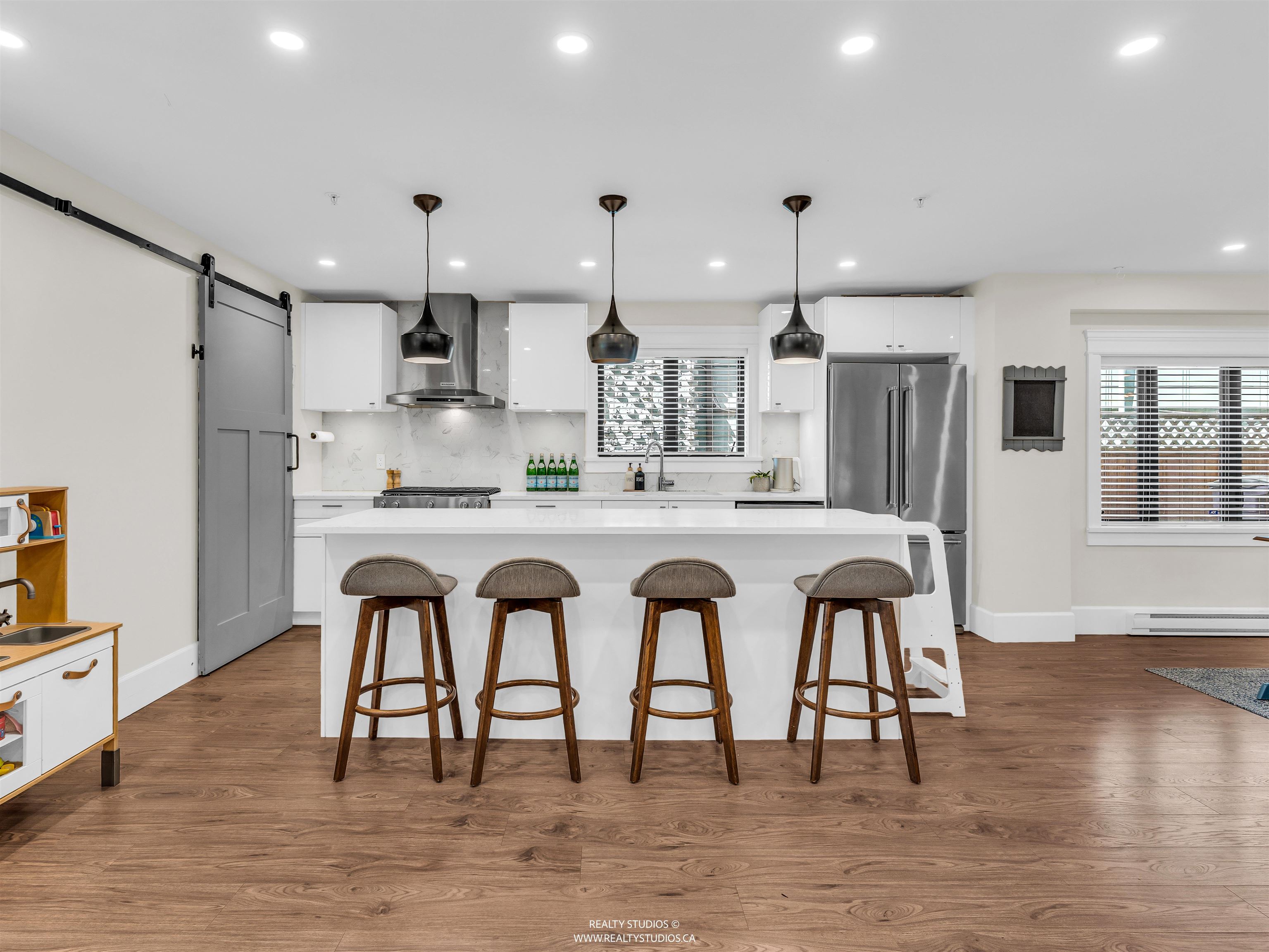 436 LAKEWOOD DRIVE
