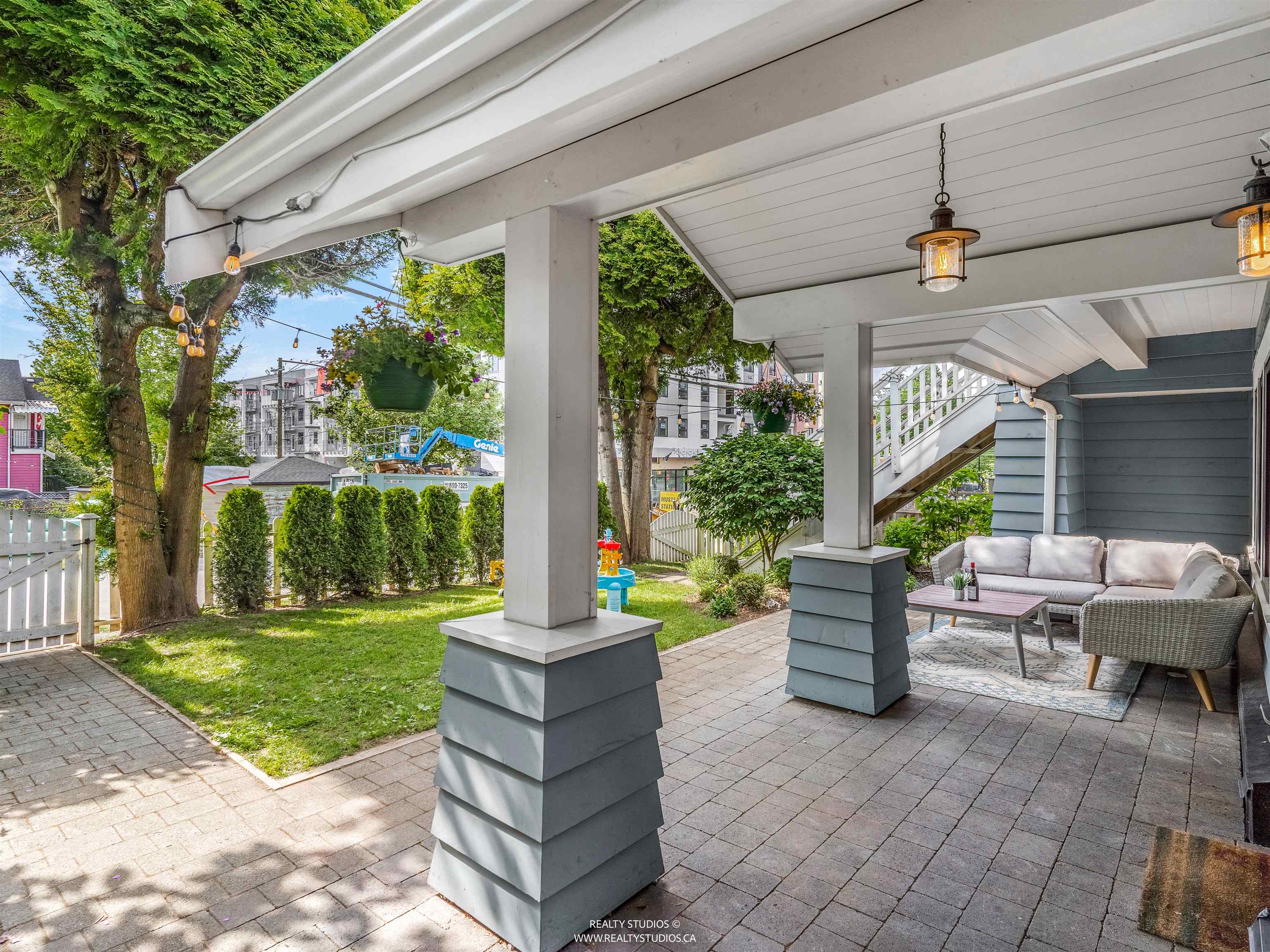 436 LAKEWOOD DRIVE