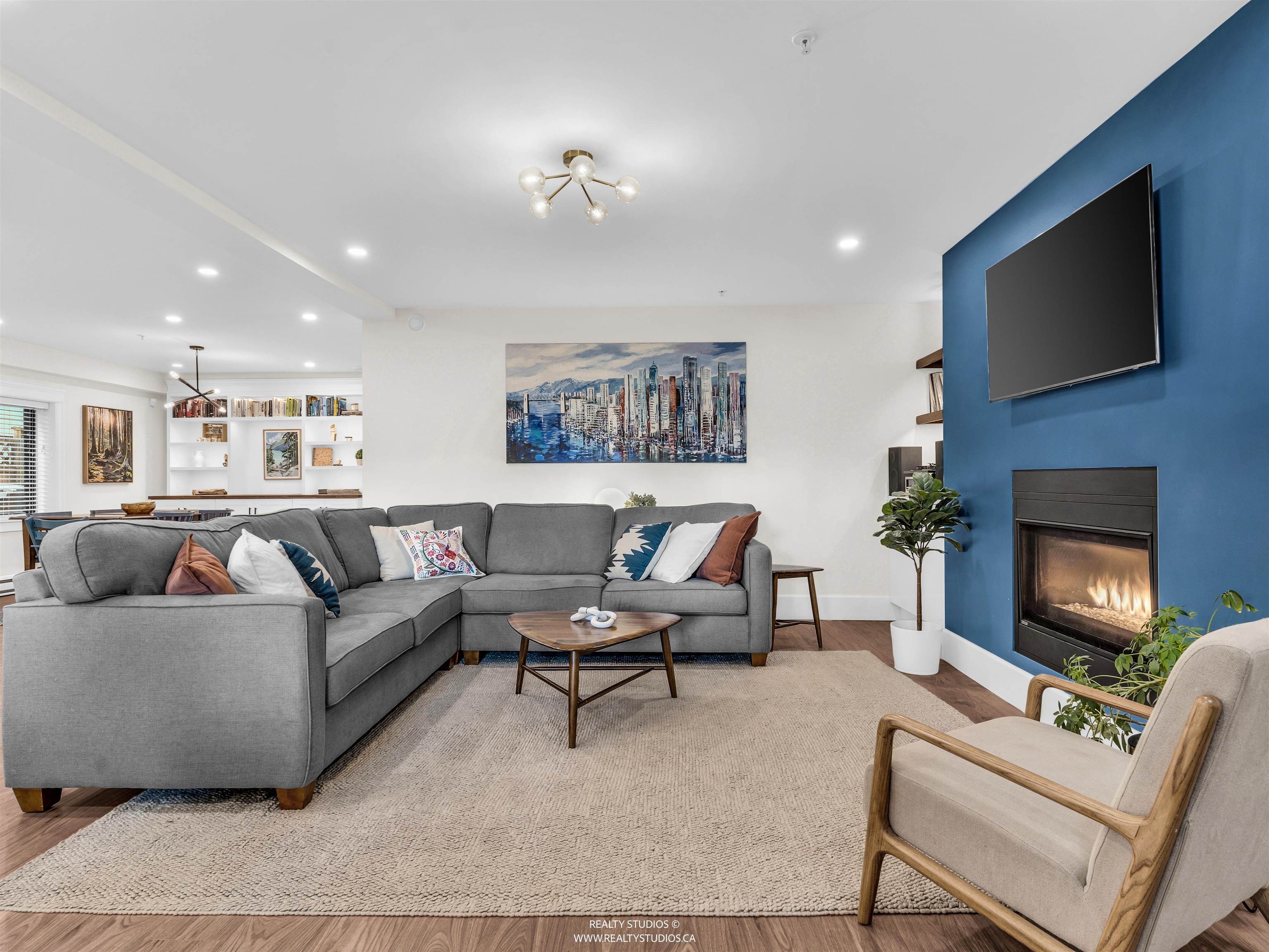 436 LAKEWOOD DRIVE