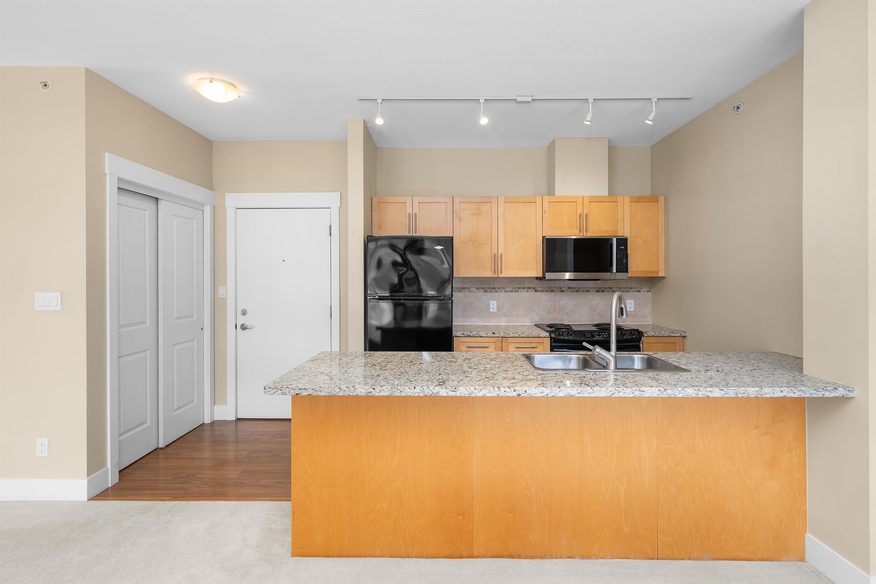 602 1211 VILLAGE GREEN WAY