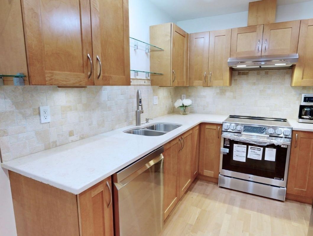 409 15621 MARINE DRIVE
