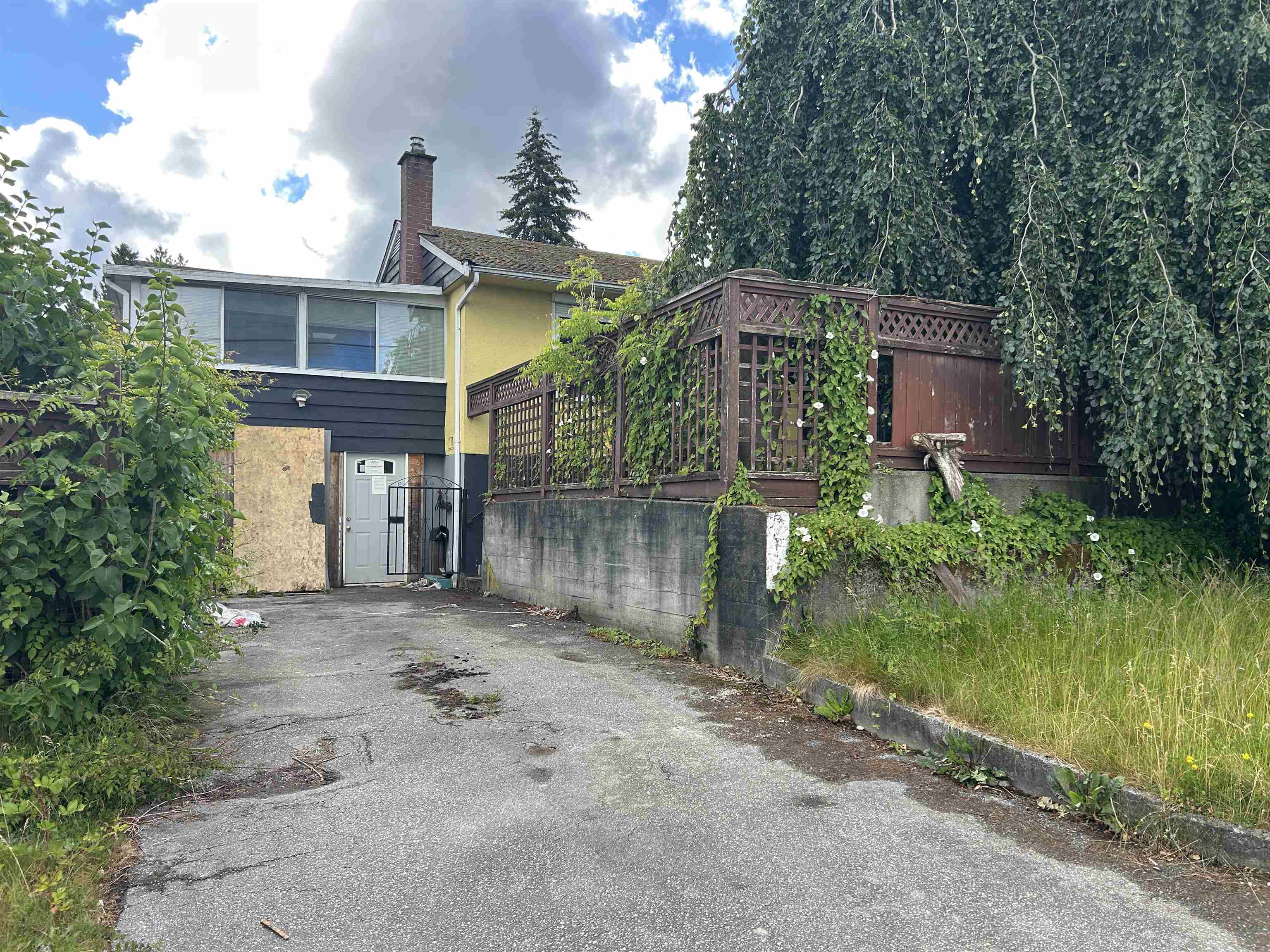 9678 PRINCESS DRIVE