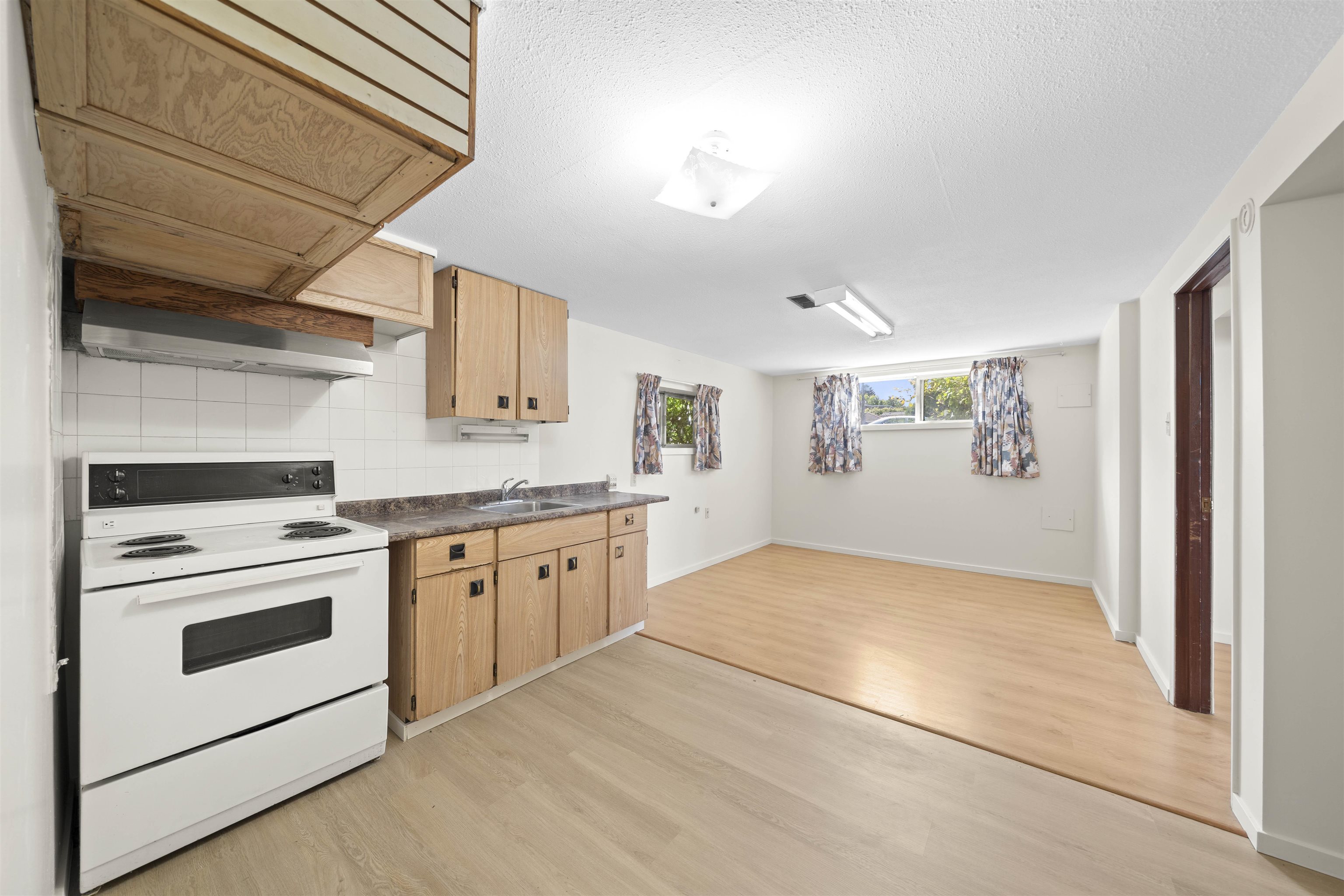942 NANAIMO STREET