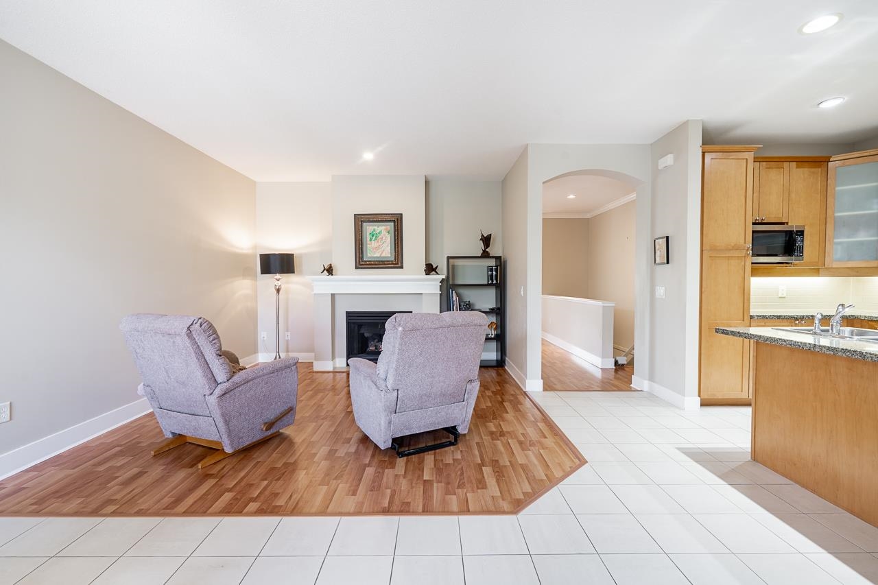 3 15425 ROSEMARY HEIGHTS CRESCENT