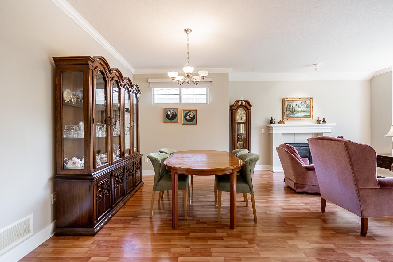 3 15425 ROSEMARY HEIGHTS CRESCENT