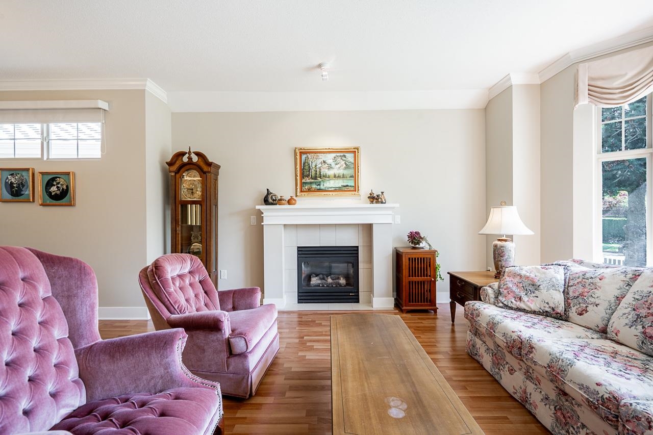 3 15425 ROSEMARY HEIGHTS CRESCENT