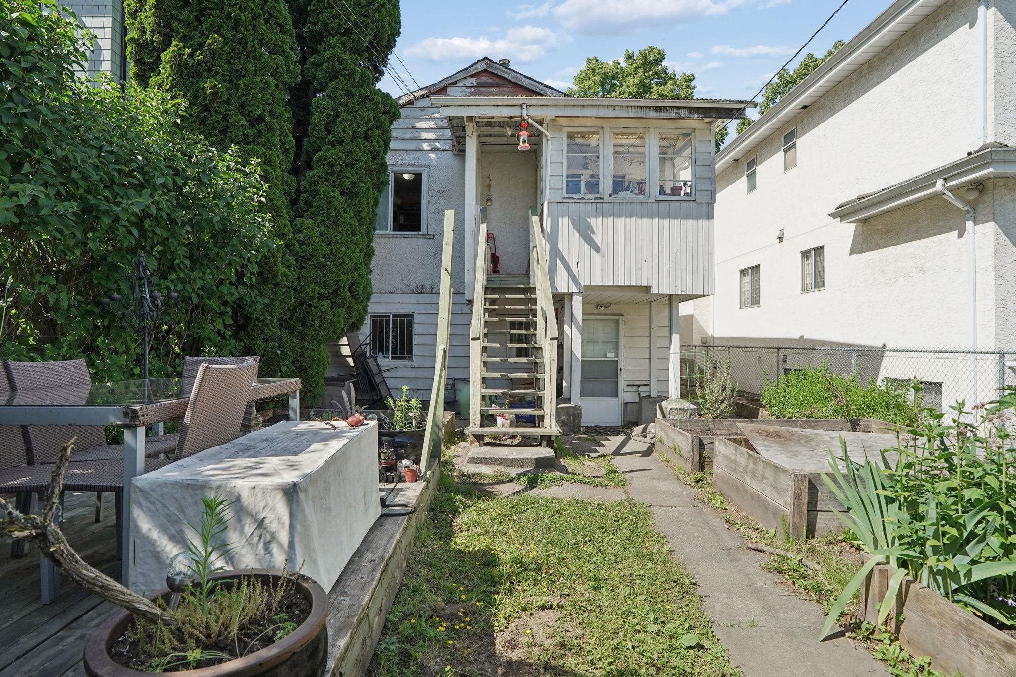 116 E 37TH AVENUE