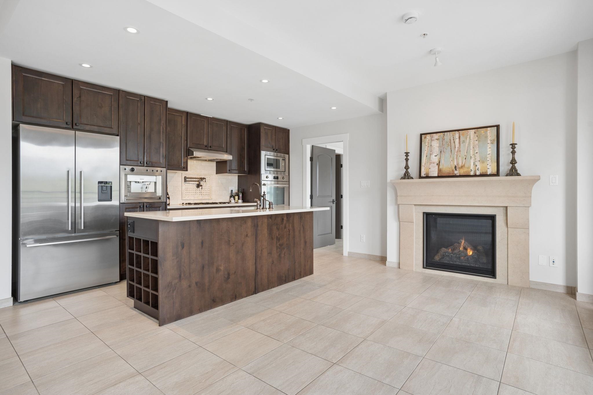 301 4721 HASTINGS STREET