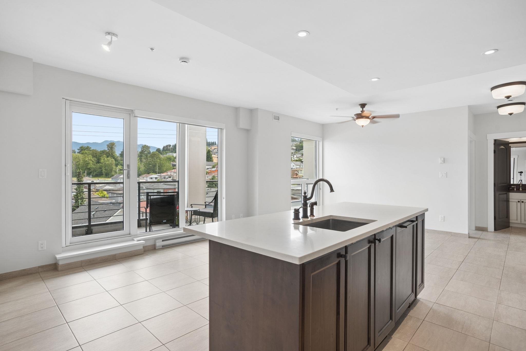 301 4721 HASTINGS STREET