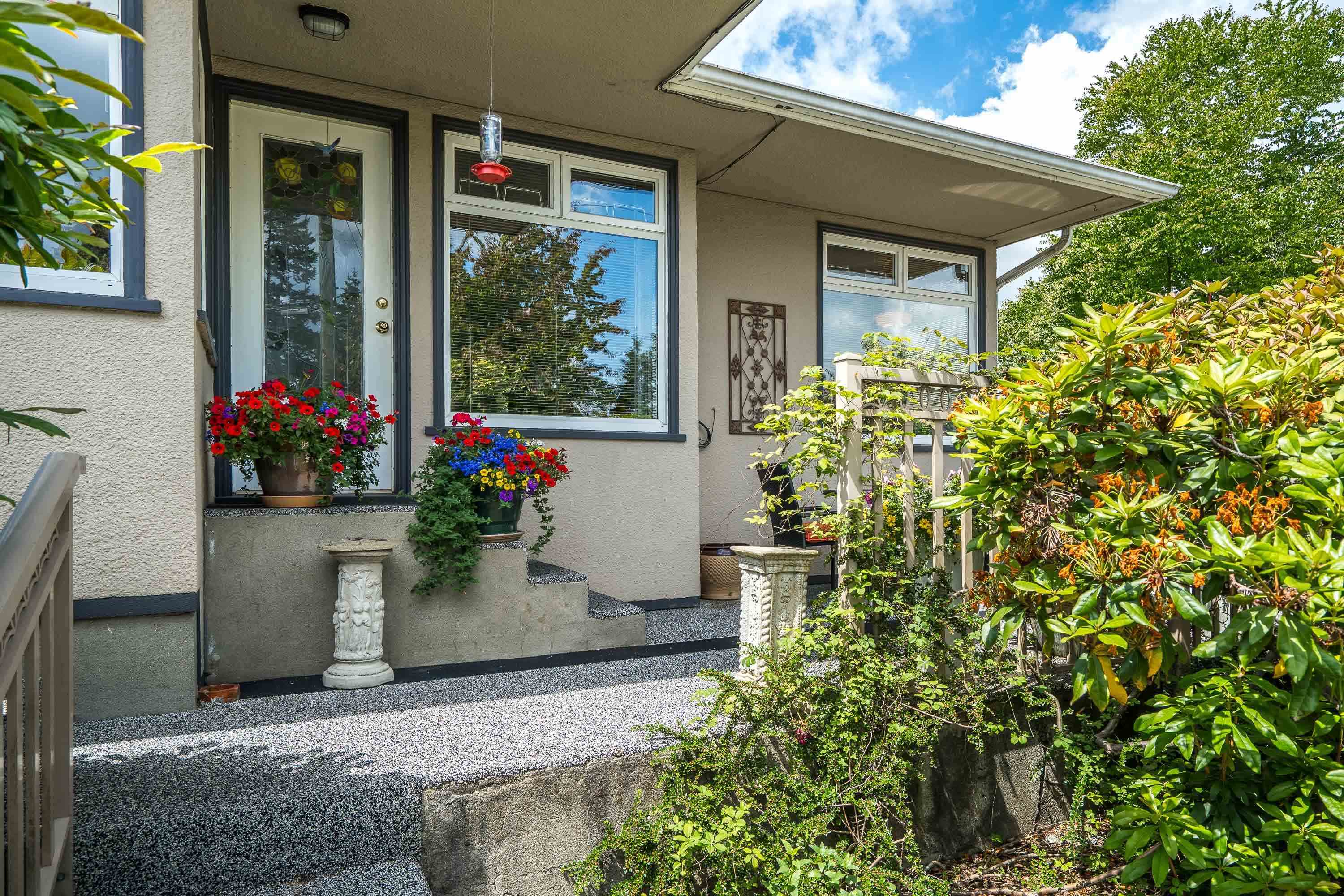 324 CHURCHILL AVENUE