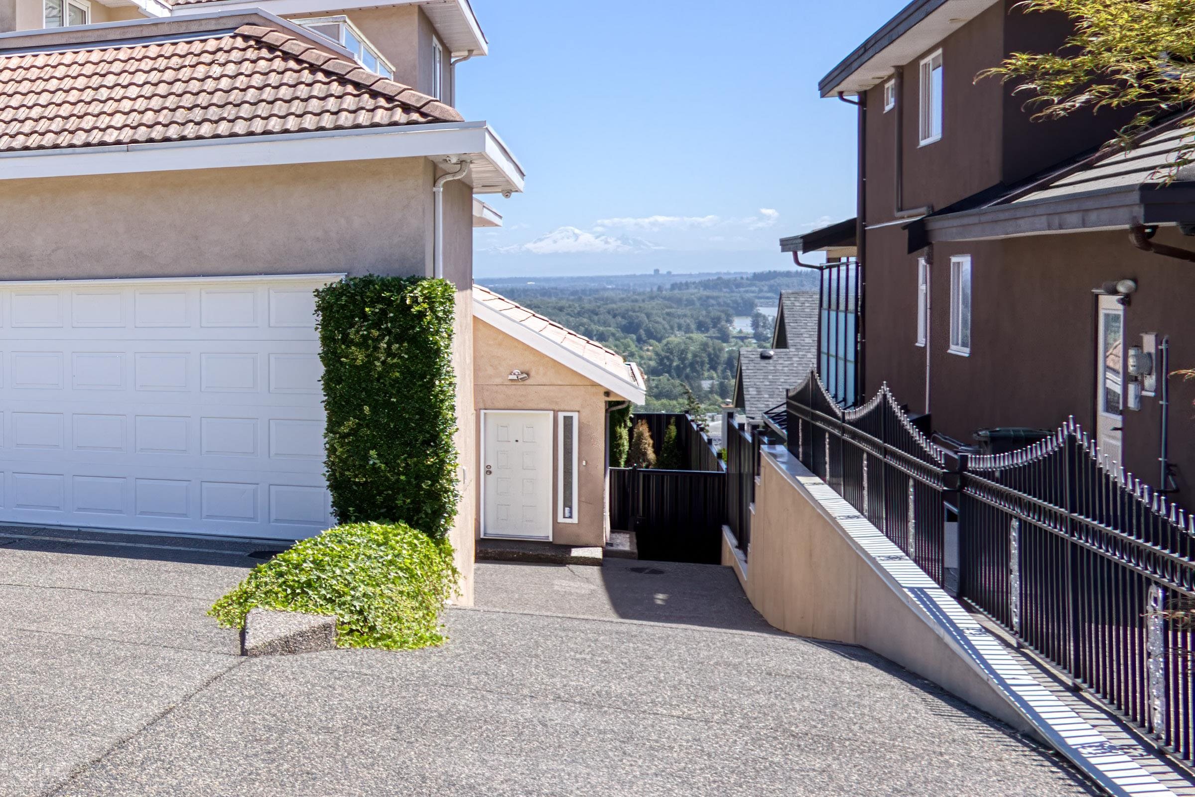 2249 SICAMOUS AVENUE