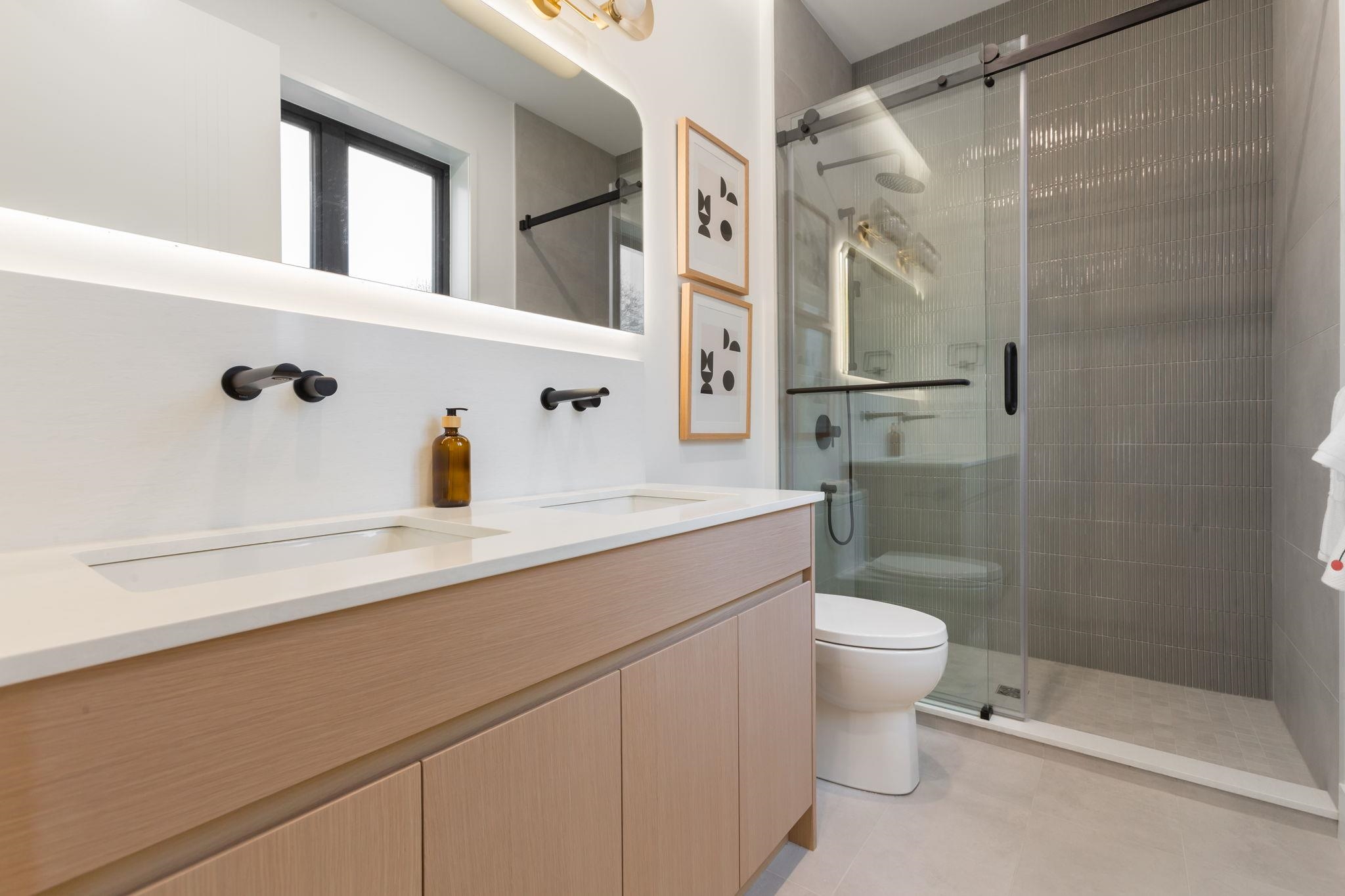 2 448 W 20TH AVENUE