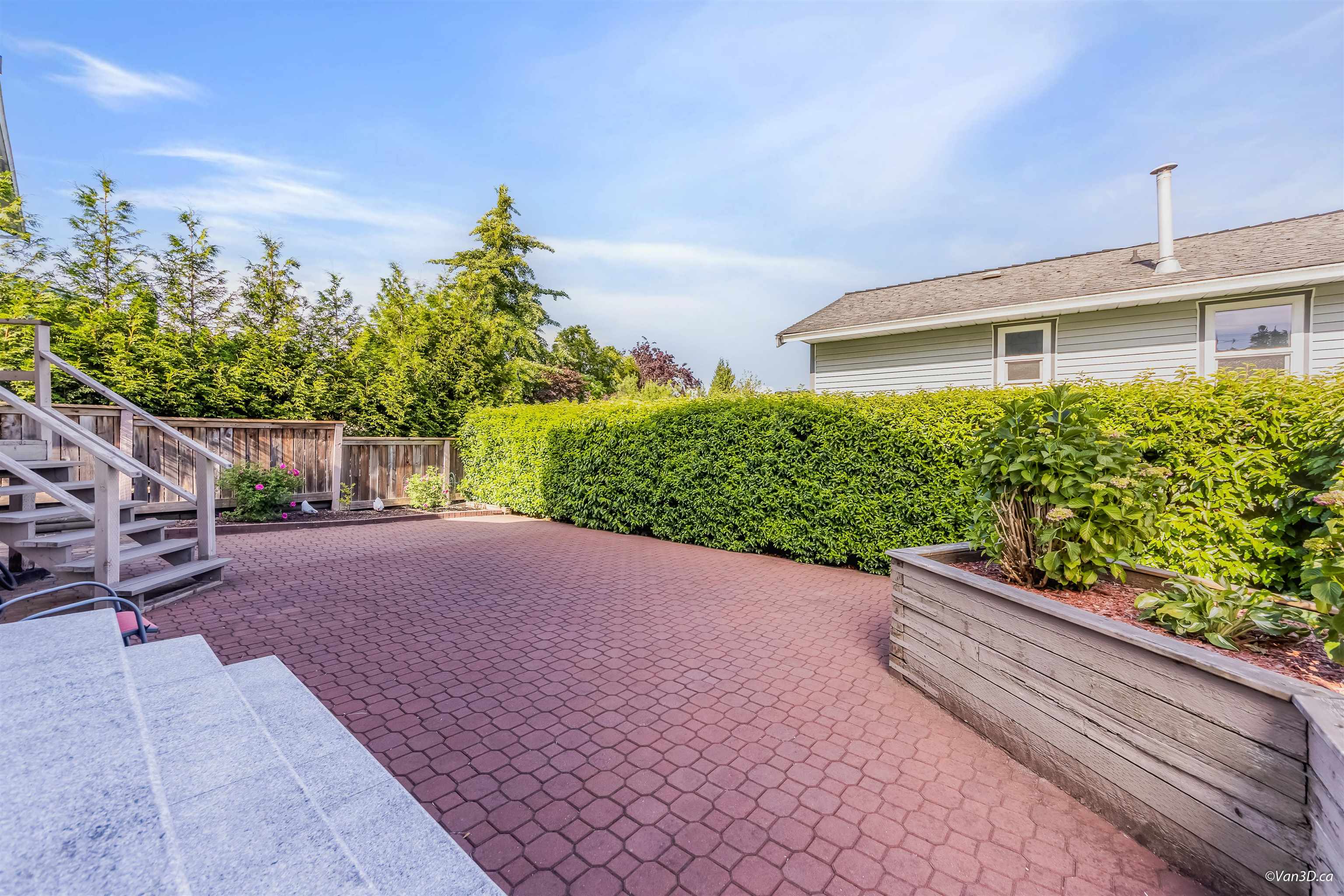 635 LOST LAKE DRIVE