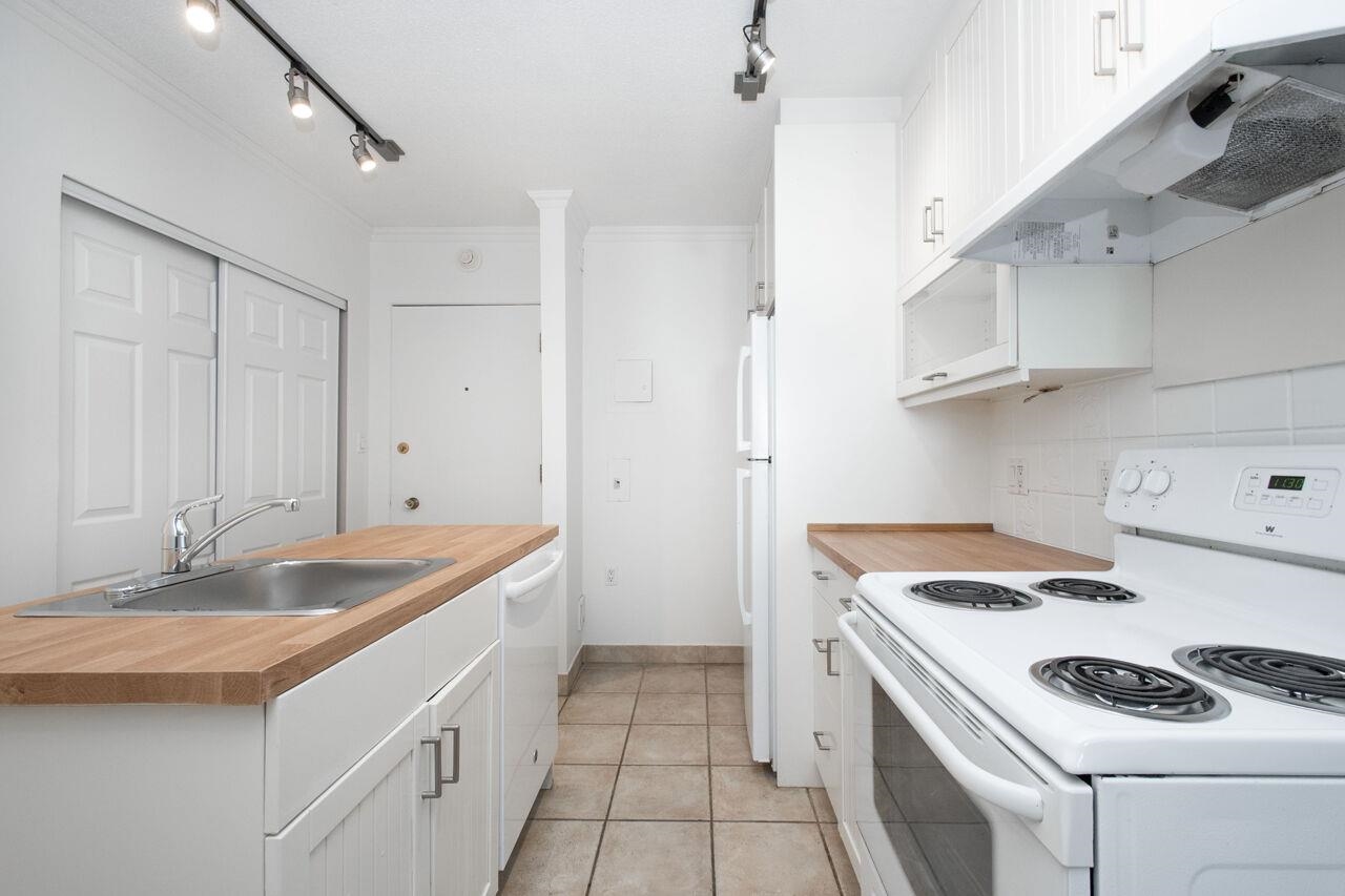 108 1425 ESQUIMALT AVENUE