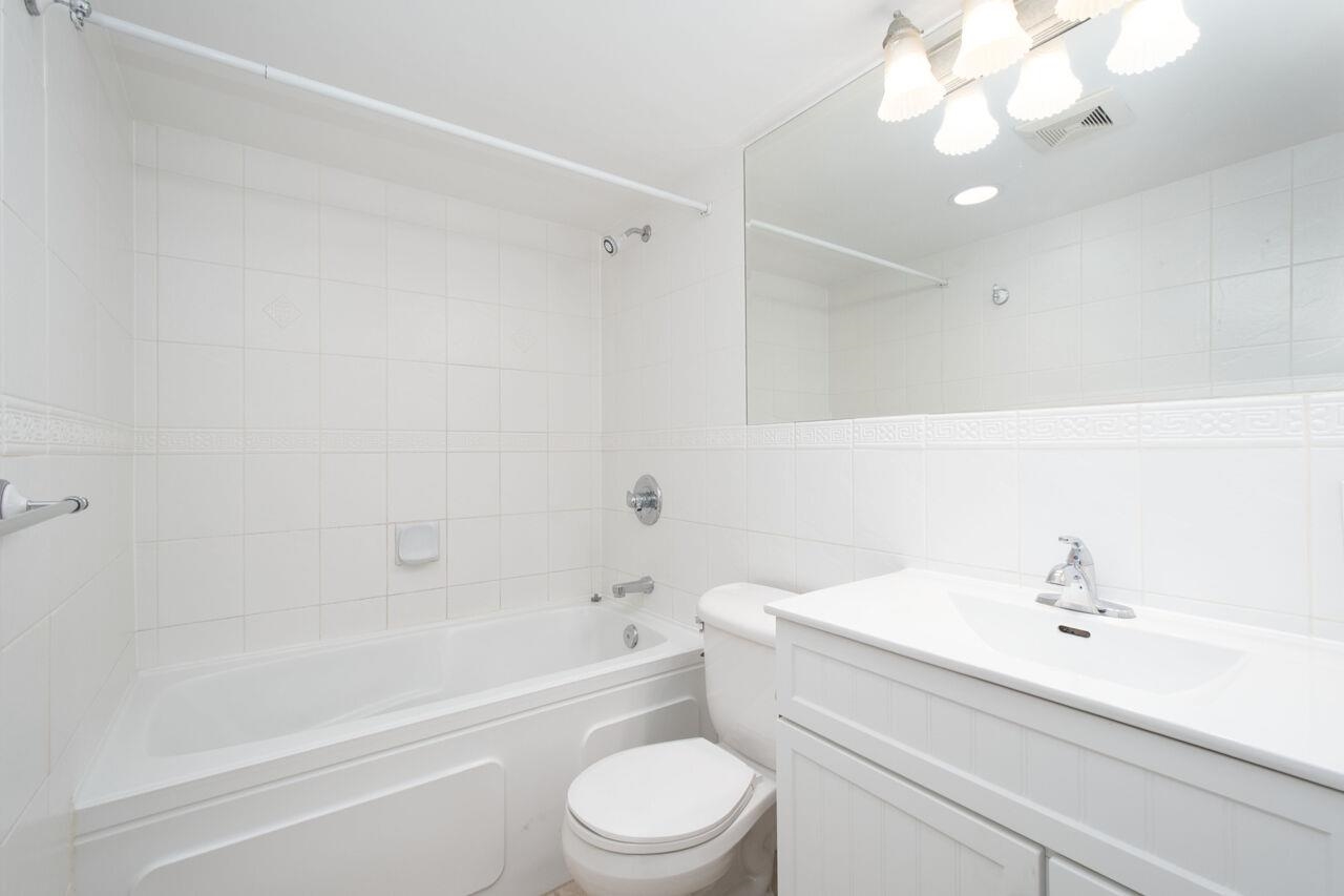 108 1425 ESQUIMALT AVENUE