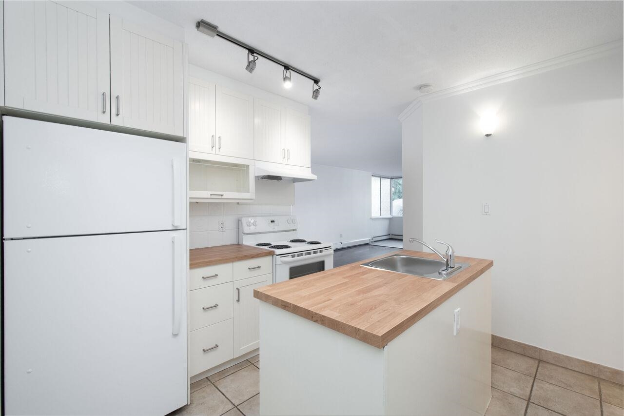 108 1425 ESQUIMALT AVENUE