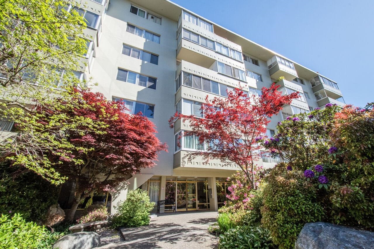 108 1425 ESQUIMALT AVENUE