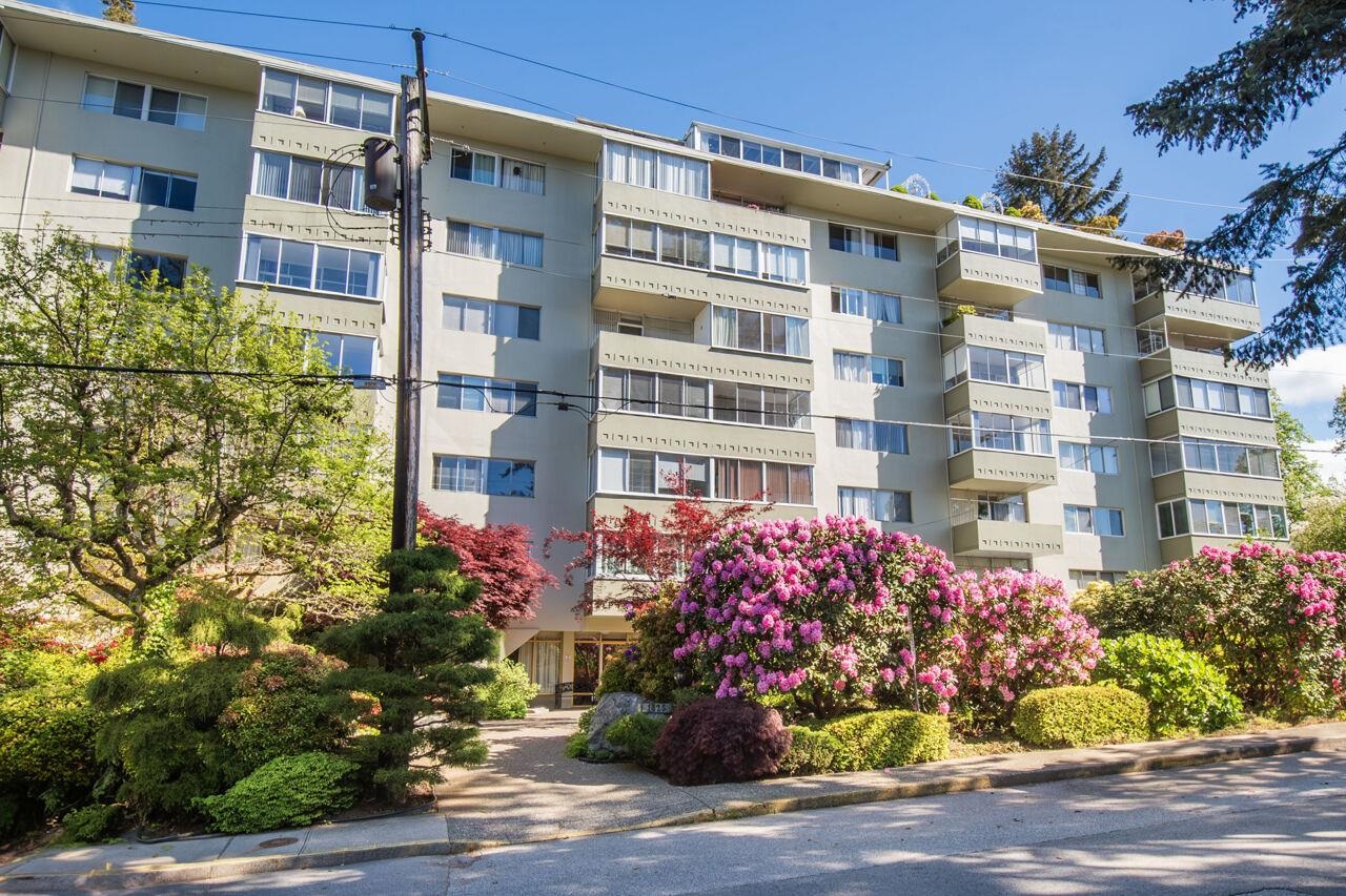 108 1425 ESQUIMALT AVENUE