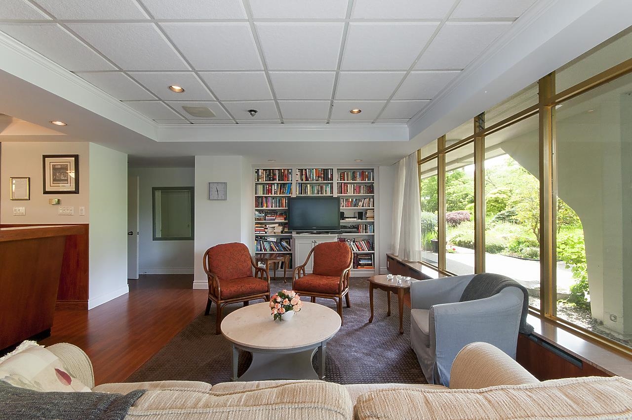 108 1425 ESQUIMALT AVENUE