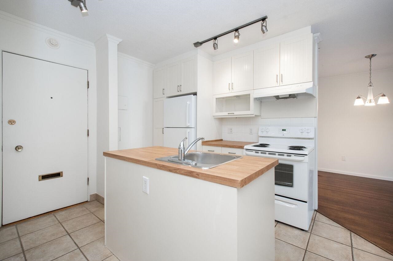 108 1425 ESQUIMALT AVENUE