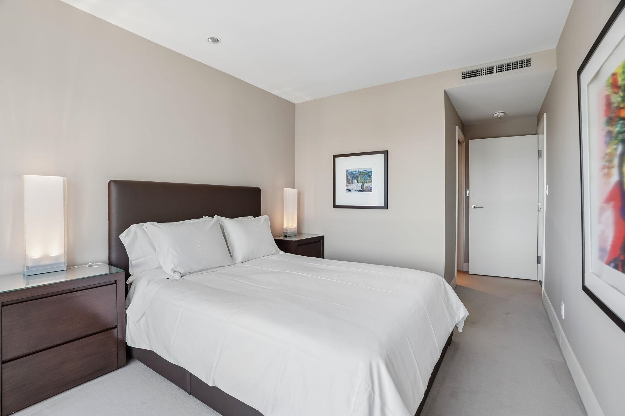 3305 1111 NE ALBERNI STREET