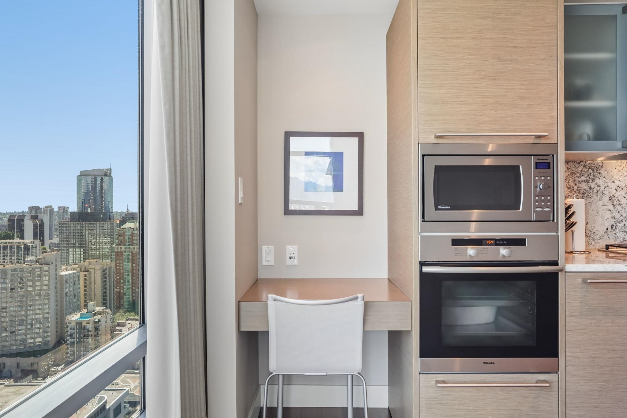 3305 1111 NE ALBERNI STREET